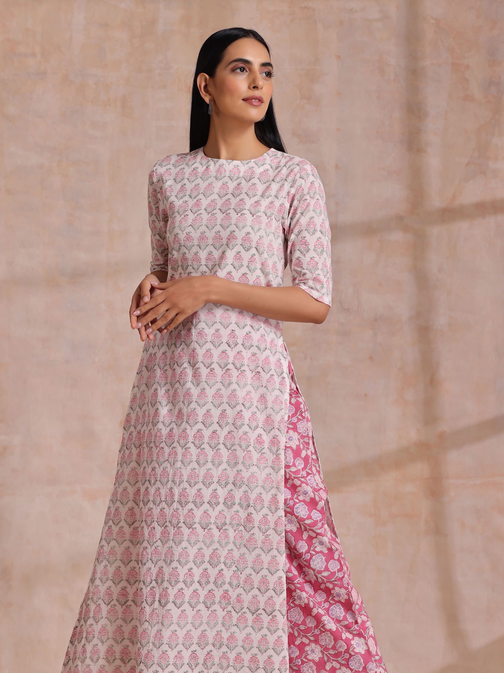 trueBrowns Pink Green Floral On White Block Print Cotton Slit Kurta Pant Set | Relove | Swadesiicart