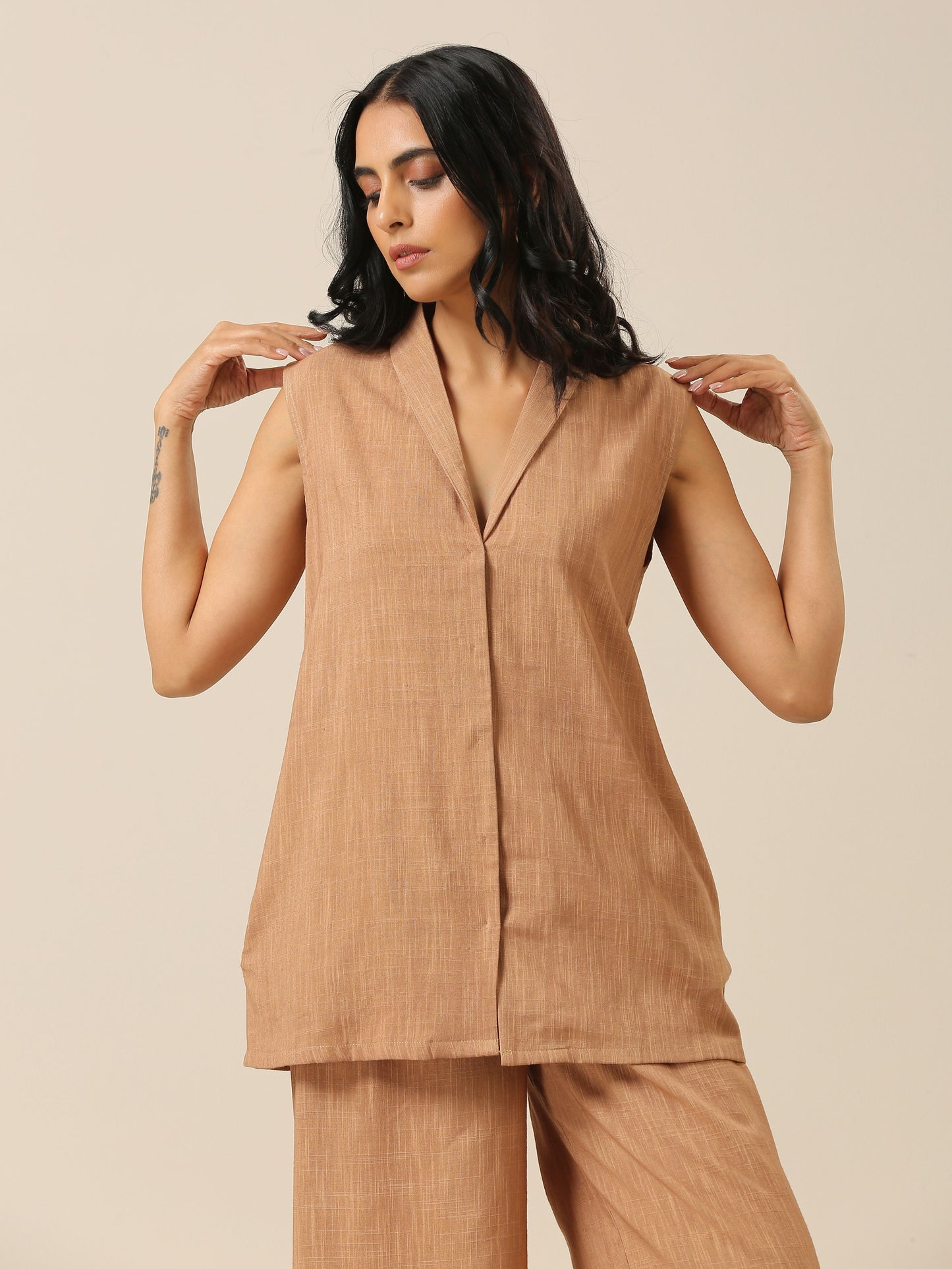 trueBrowns Beige Slub Texture Sleevesless Jacket Pant Set | Swadesiicart