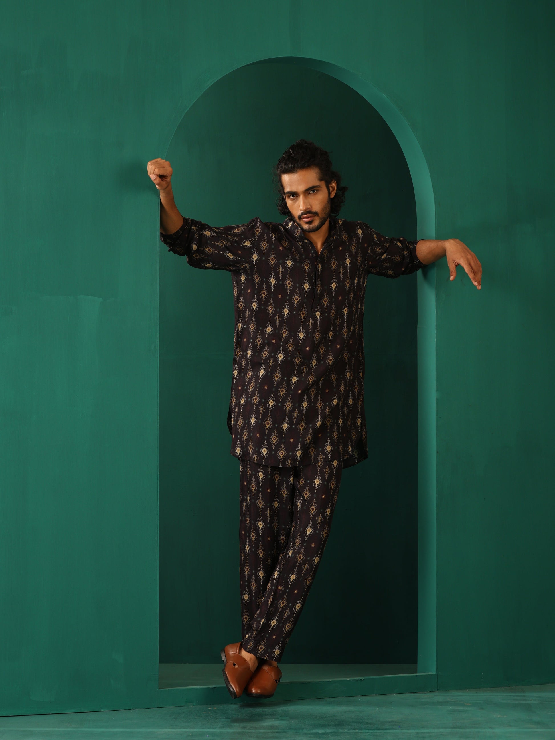 trueBrowns Men's Black Tonal Ikat Muslin Silk Printed Co-ord Set - Swadesiicart