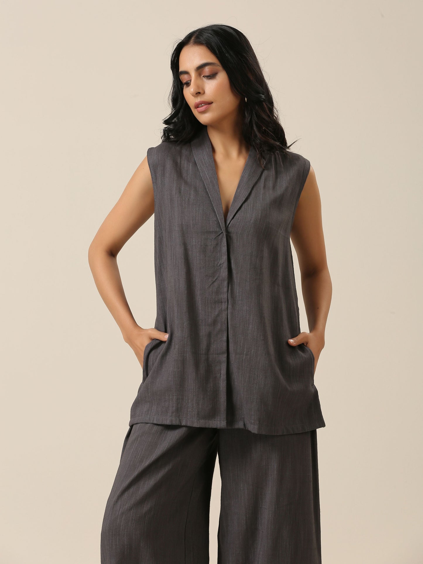 trueBrowns Slate Grey Slub Texture Sleevesless Jacket Pant Set | Swadesiicart