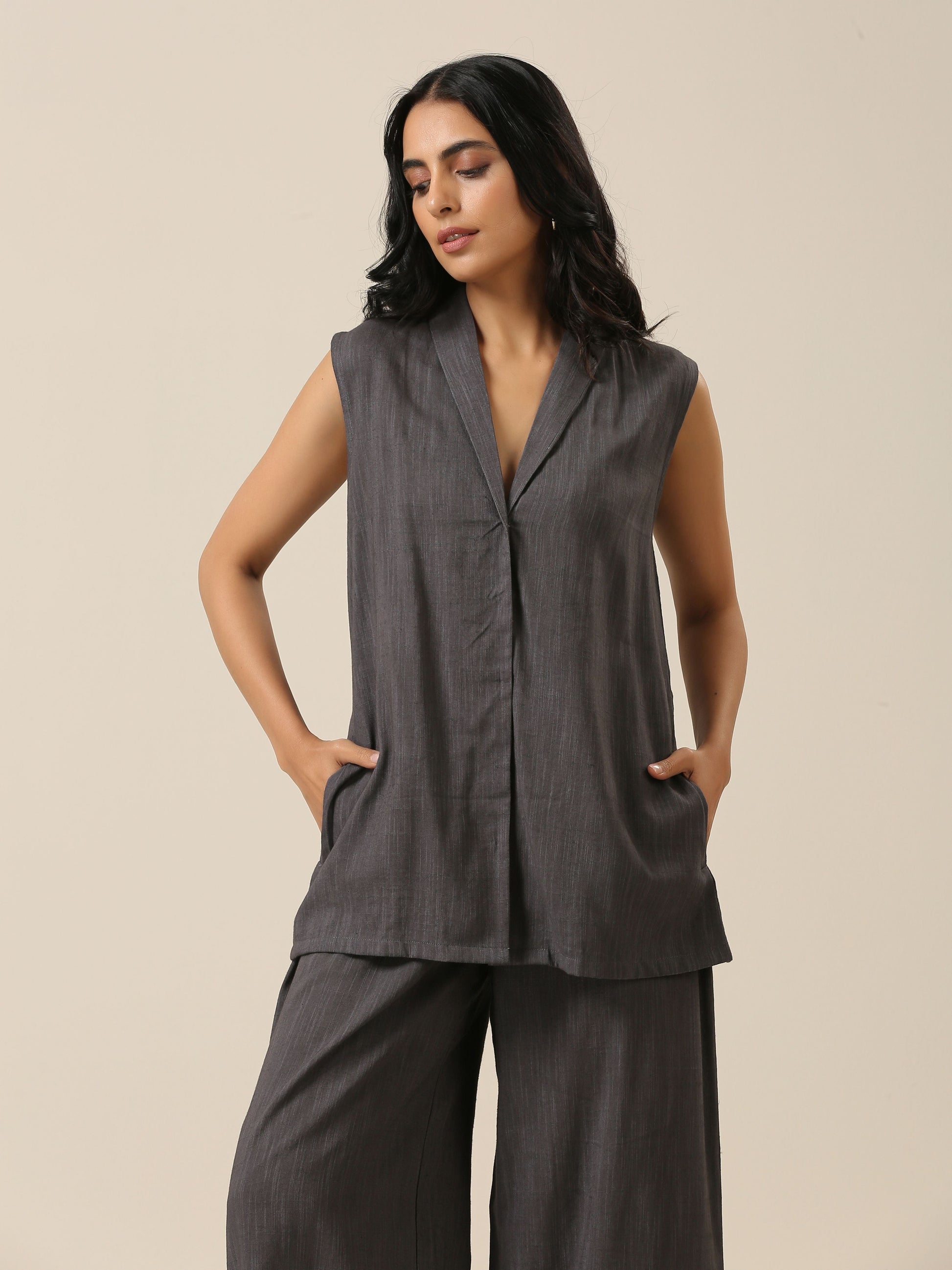 trueBrowns Slate Grey Slub Texture Sleevesless Jacket Pant Set | Swadesiicart
