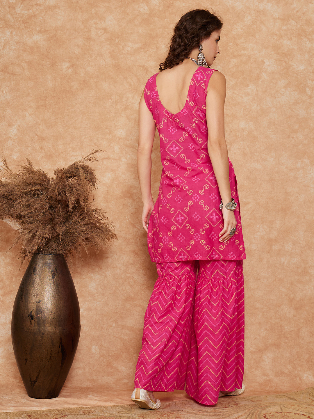 InWeave Women's Fuchsia S Print Sweetheart Neckline Kurta Palazzo Set - Swadesiicart