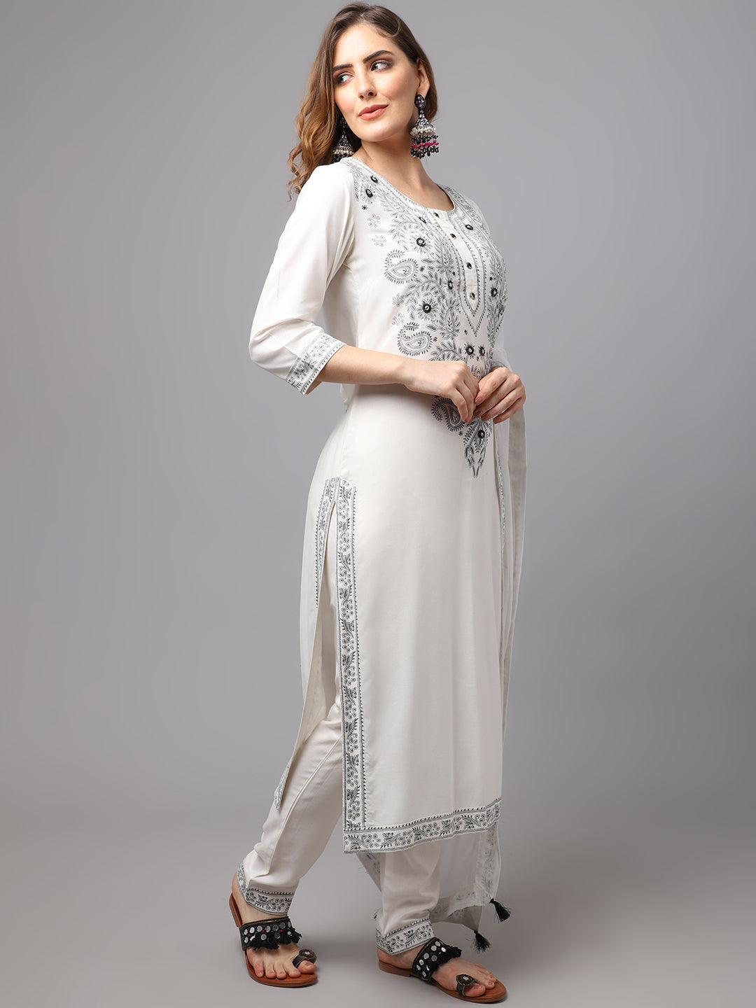 NOZ2TOZ Women's White Chinkankari Printed Kurta Set - Swadesiicart