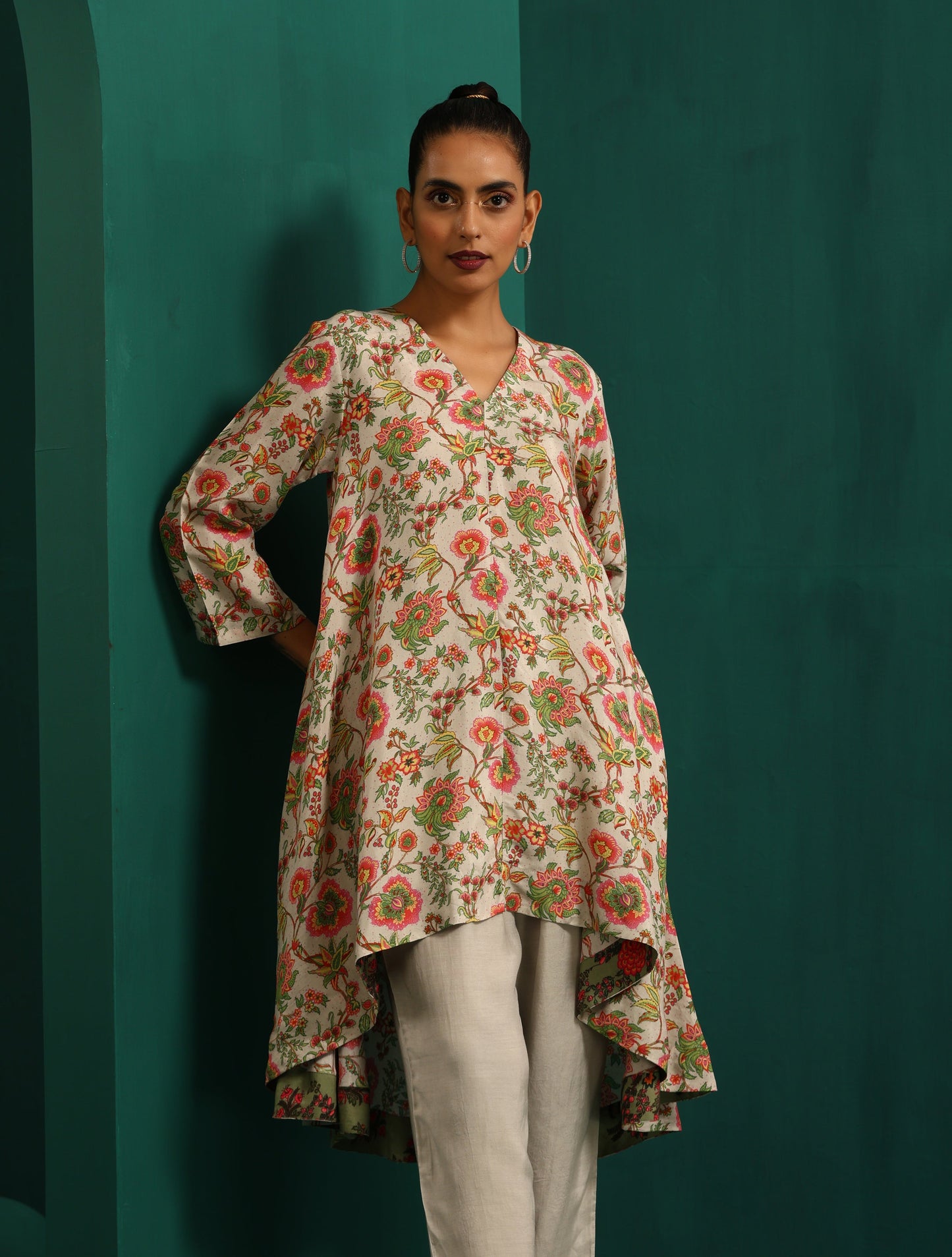 trueBrowns Off white Floral Jaal Muslin Silk Printed High Low Co-ord Set - Swadesiicart
