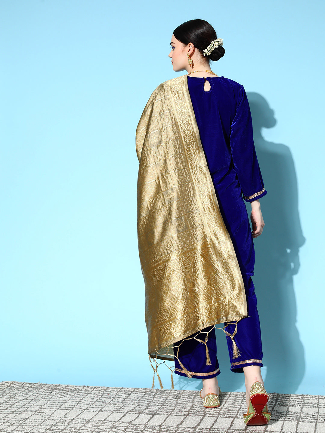 InWeave Women's Blue Velvet Kurta Set With Beige Brocade Dupatta - Swadesiicart