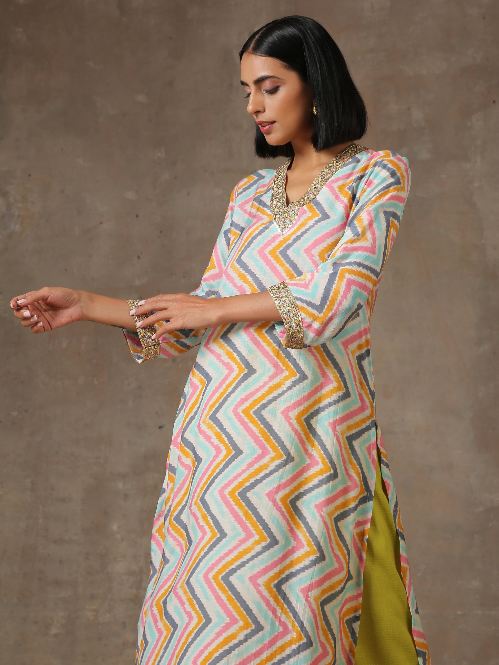 trueBrowns Multicolour Lehariya Printed Silk Kurta Pant Set | Swadesiicart