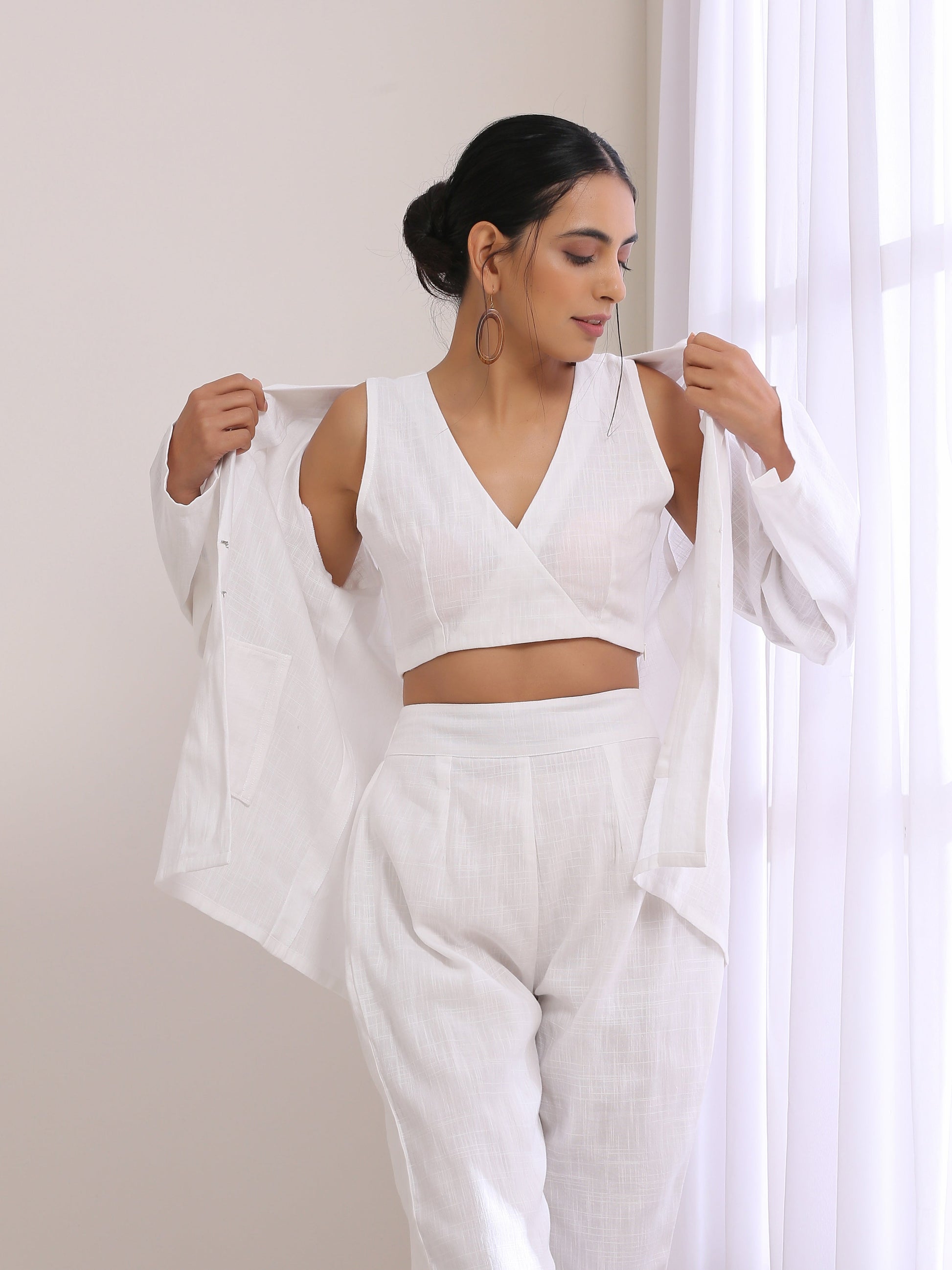 trueBrowns White Slub Texture Pant Suit Set | Swadesiicart