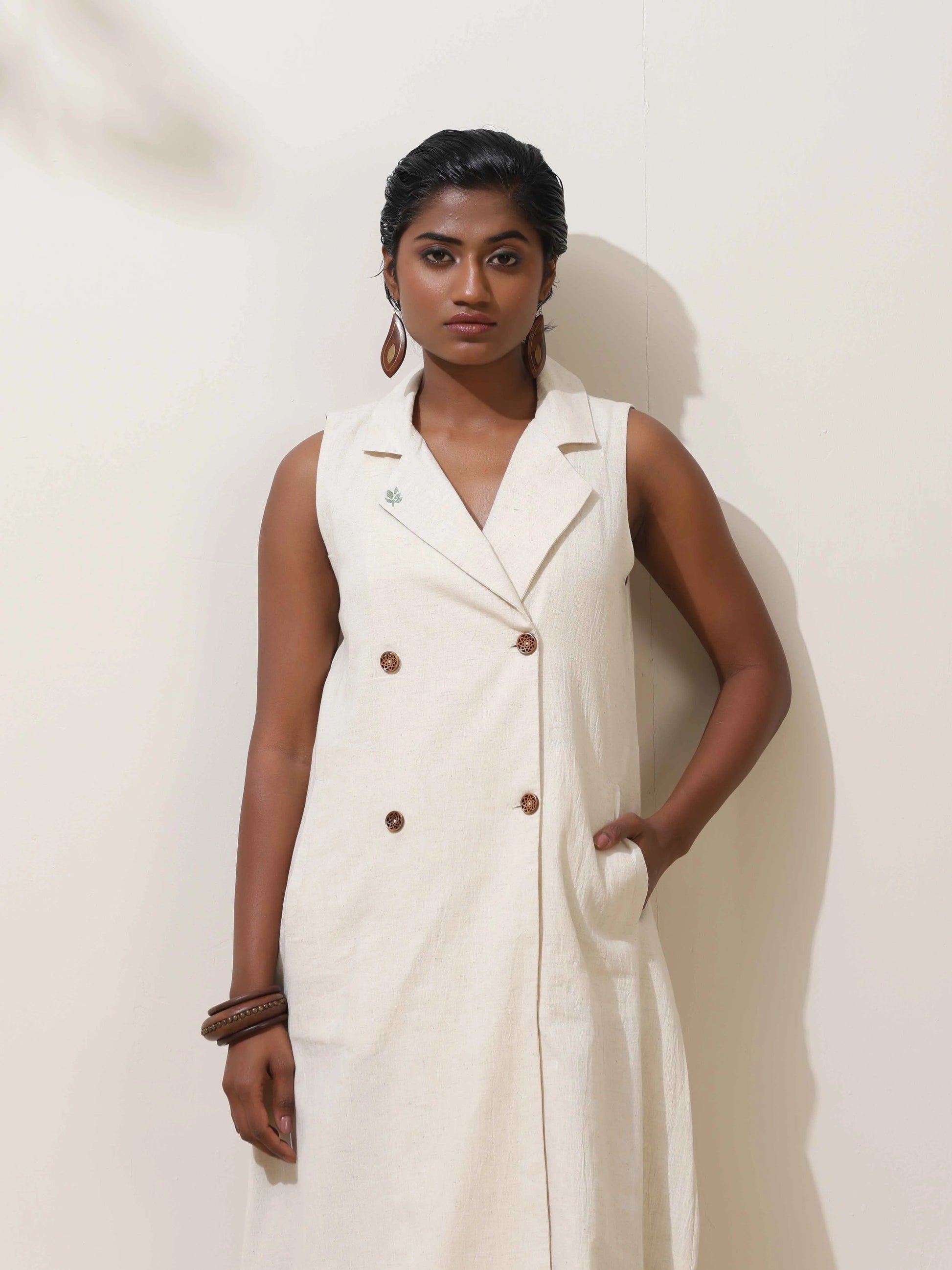 trueBrowns Off-White Cotton Linen Dress | Swadesiicart