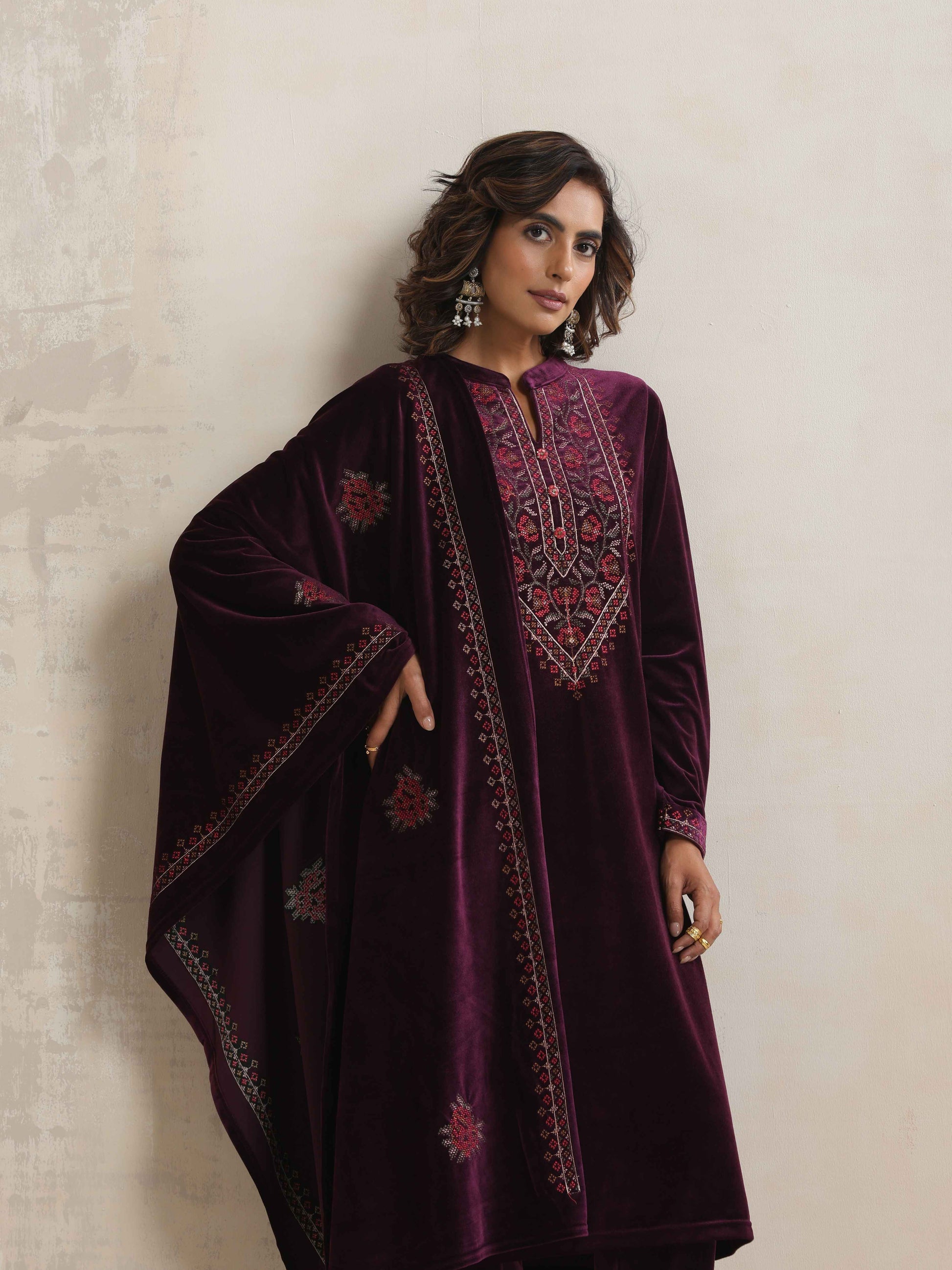 trueBrowns Purple Velvet Floral Embroidered Kurta Pant Dupatta Set | Swadesiicart