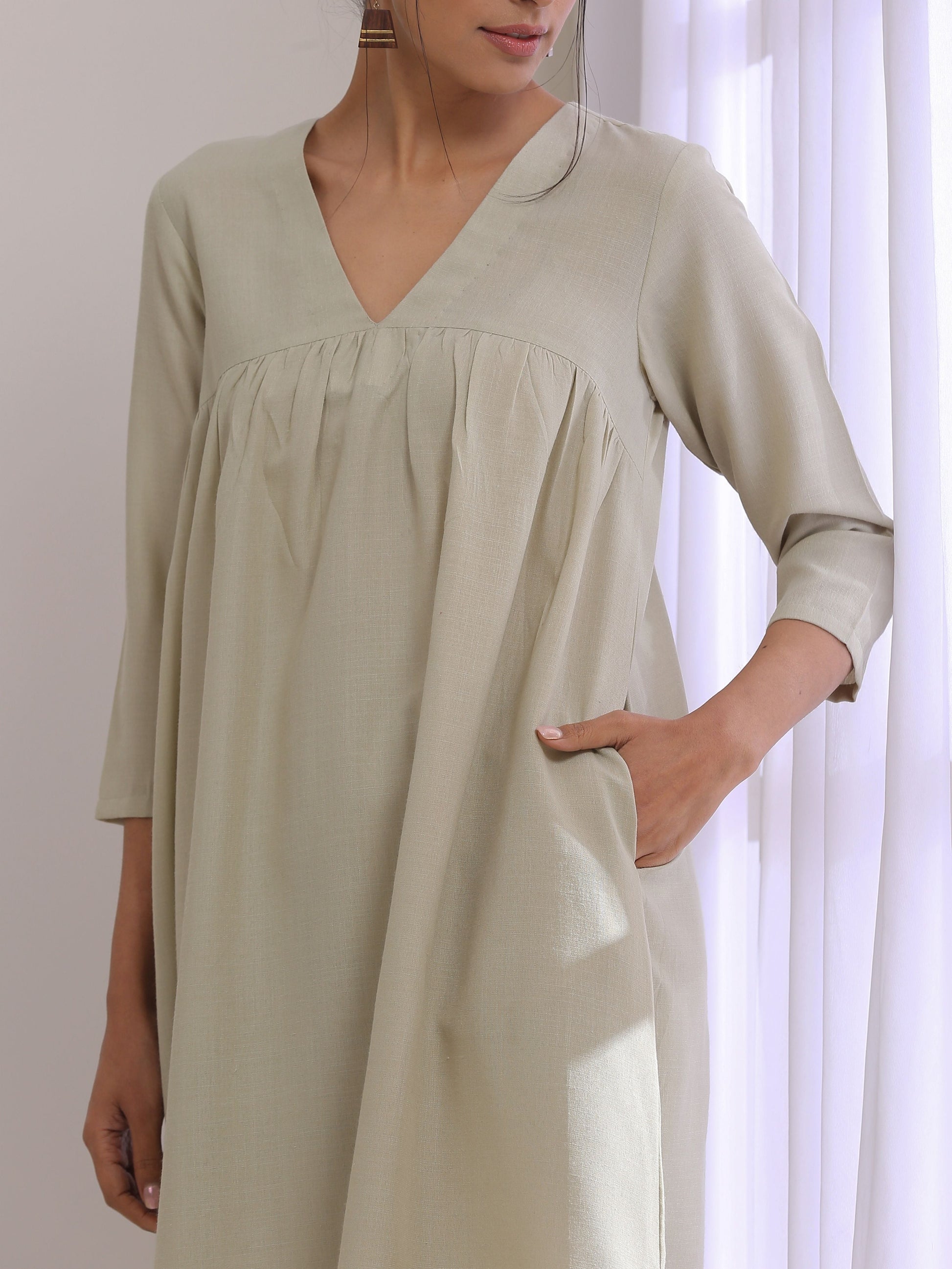 trueBrowns Light Grey Slub Gathered Kurta Pant Set | Swadesiicart