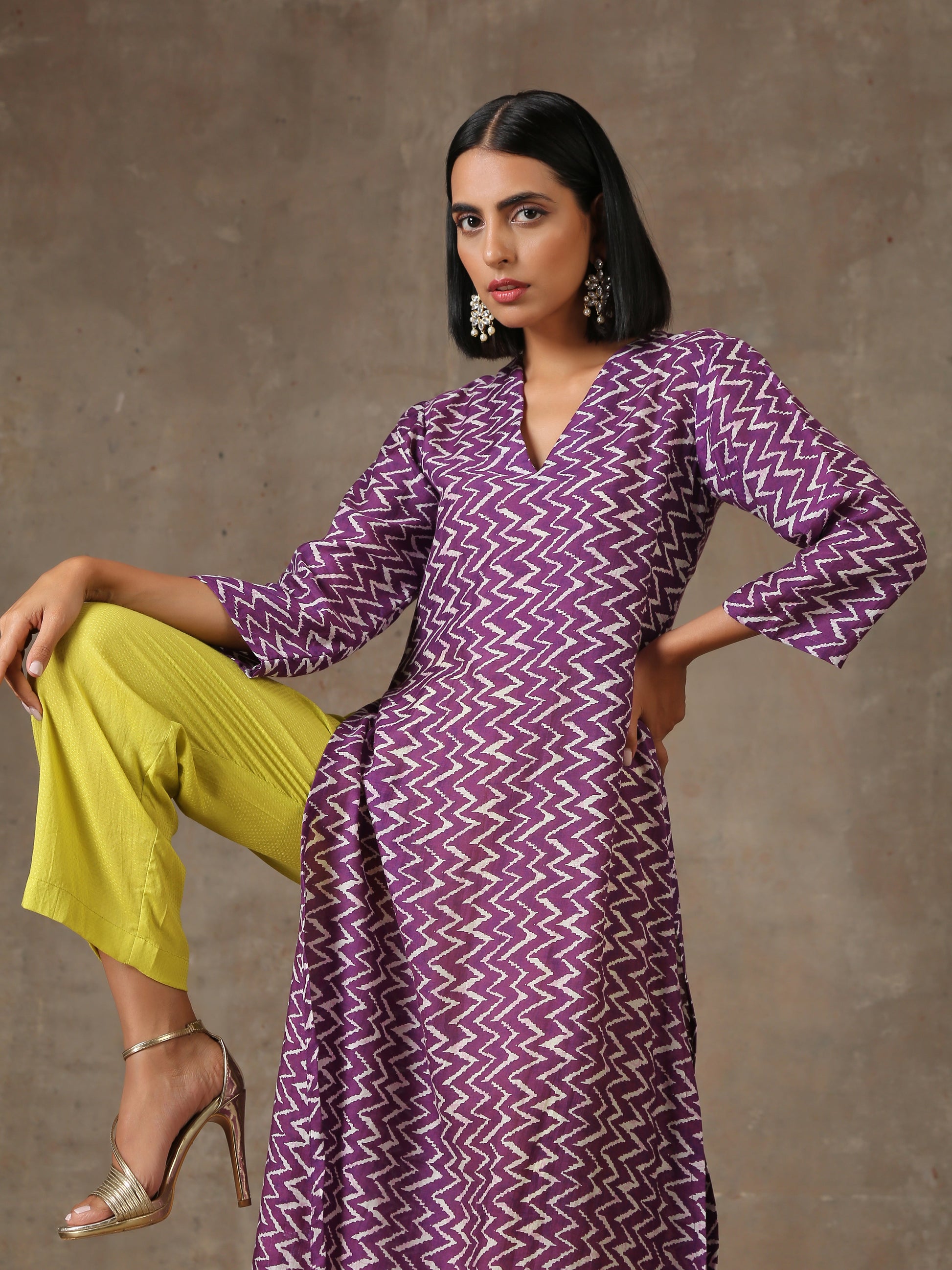trueBrowns Purple White Lehariya Printed Silk kurta Pant Set | Swadesiicart