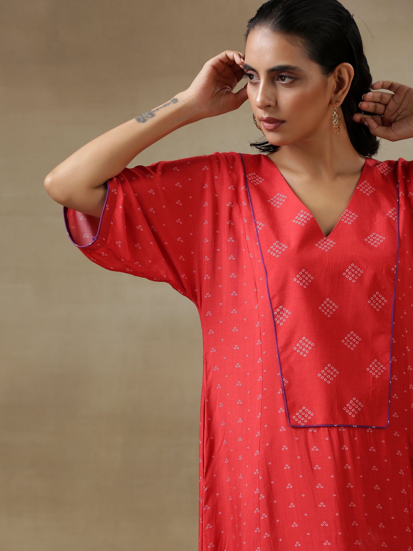 trueBrowns Red Bandhani Printed Silk Long Kurta Pant Set | Swadesiicart