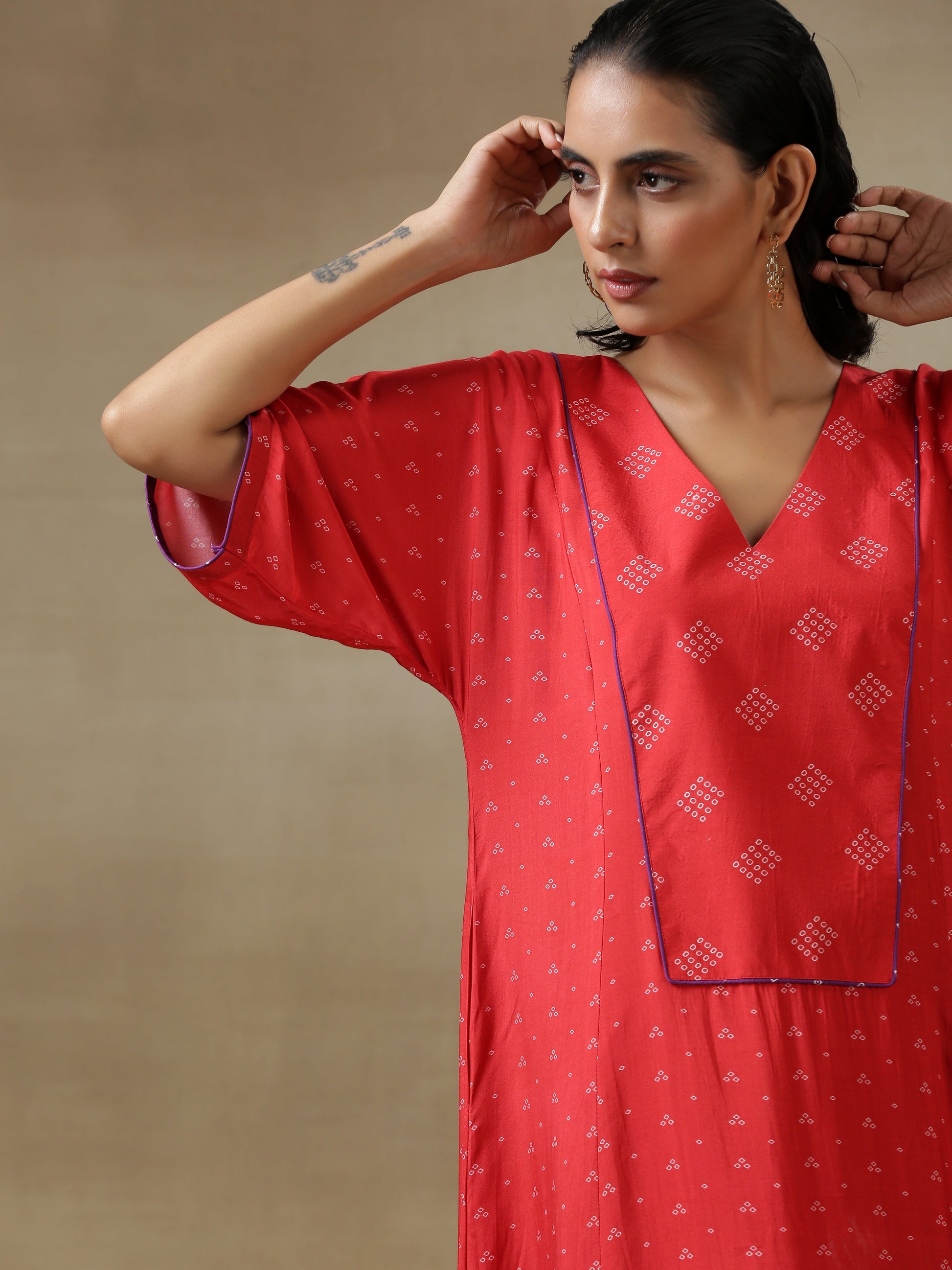 trueBrowns Red Bandhani Printed Silk Long Kurta Pant Set | Swadesiicart