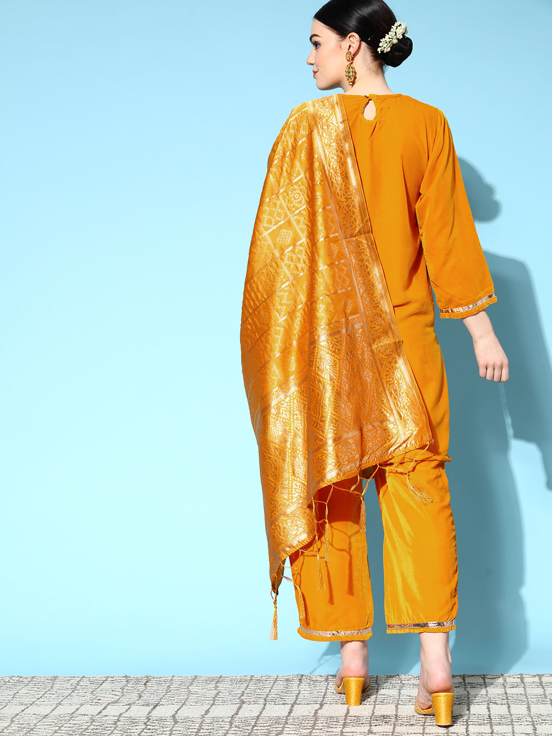 InWeave Women's Mustard Velvet Kurta Set With Mustard Gold Dupatta - Swadesiicart