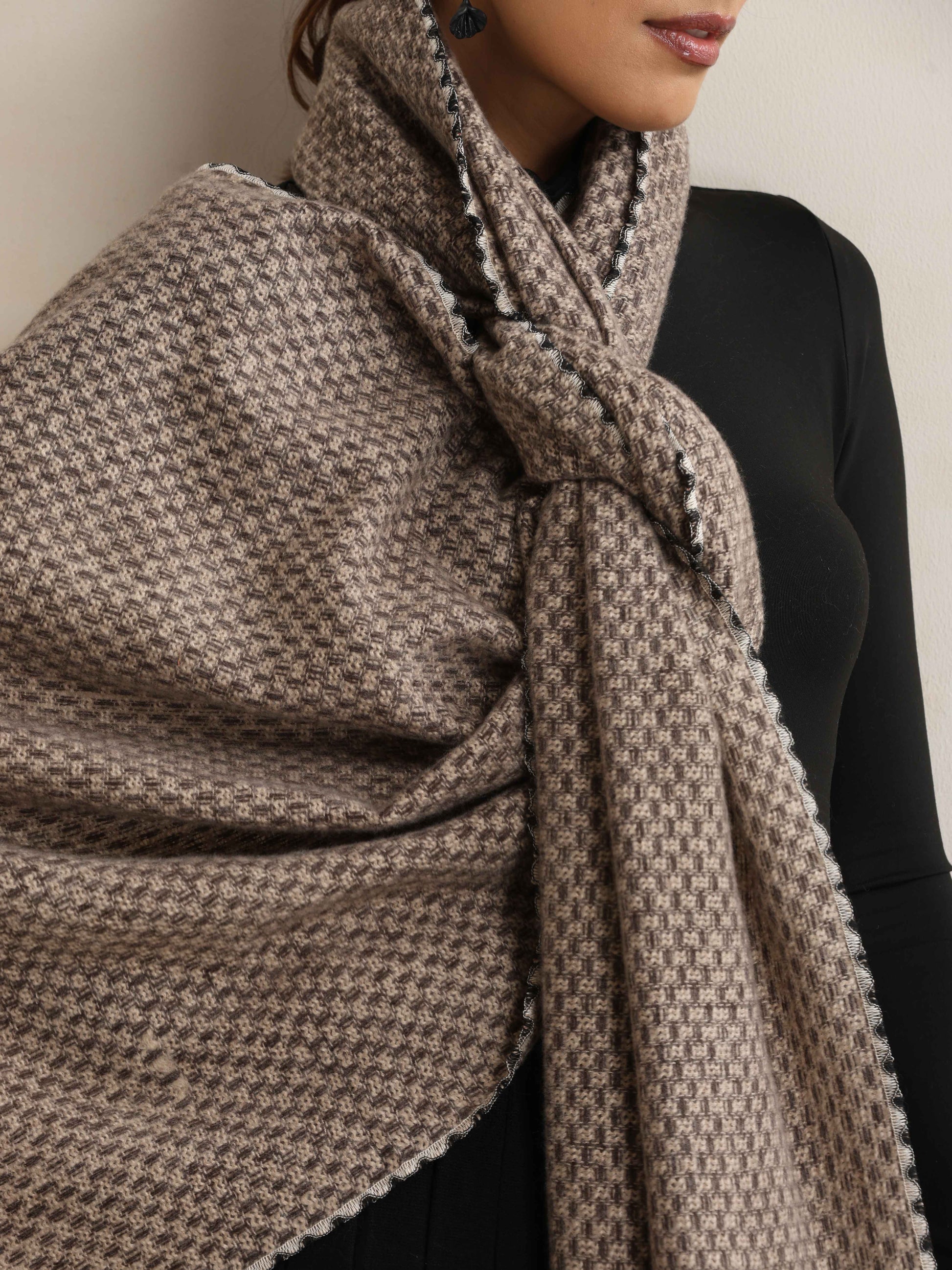trueBrowns Grey Check Woollen Stole | Swadesiicart