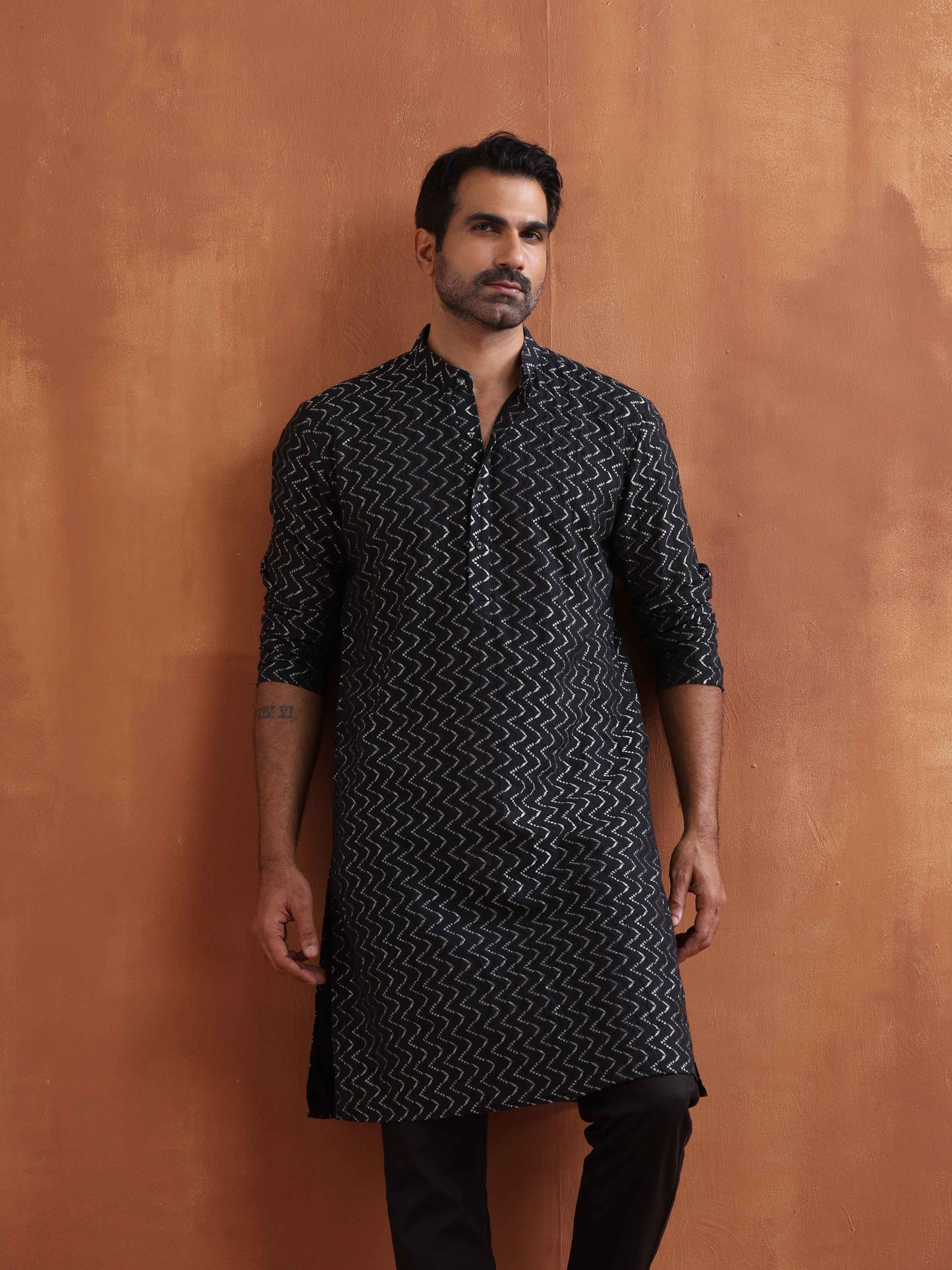 trueBrowns Men's Black Cotton Dobby Kurta | Swadesiicart