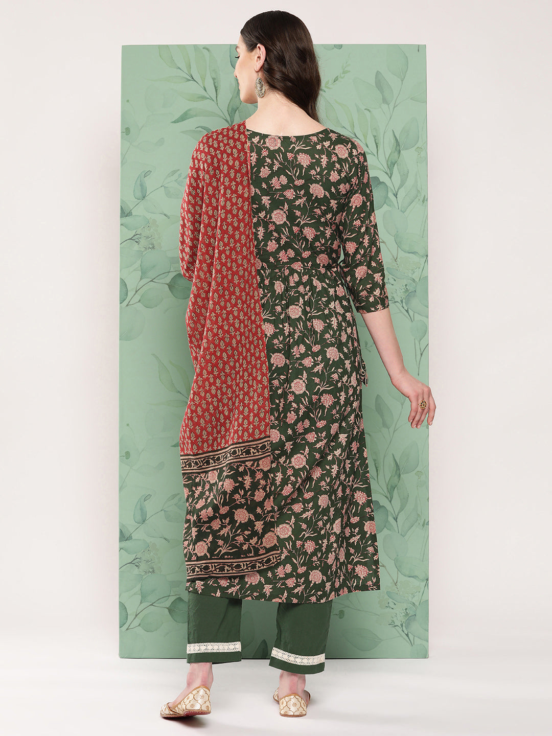 InWeave Women's Green Floral Motif Nyra Kurta Set With Dupatta - Swadesiicart