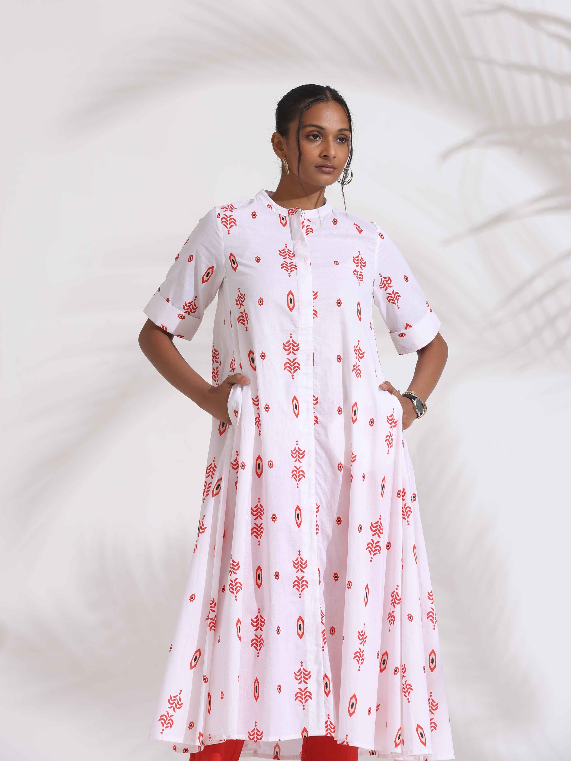 trueBrowns White Cotton Print Flared Kurta Set | Swadesiicart
