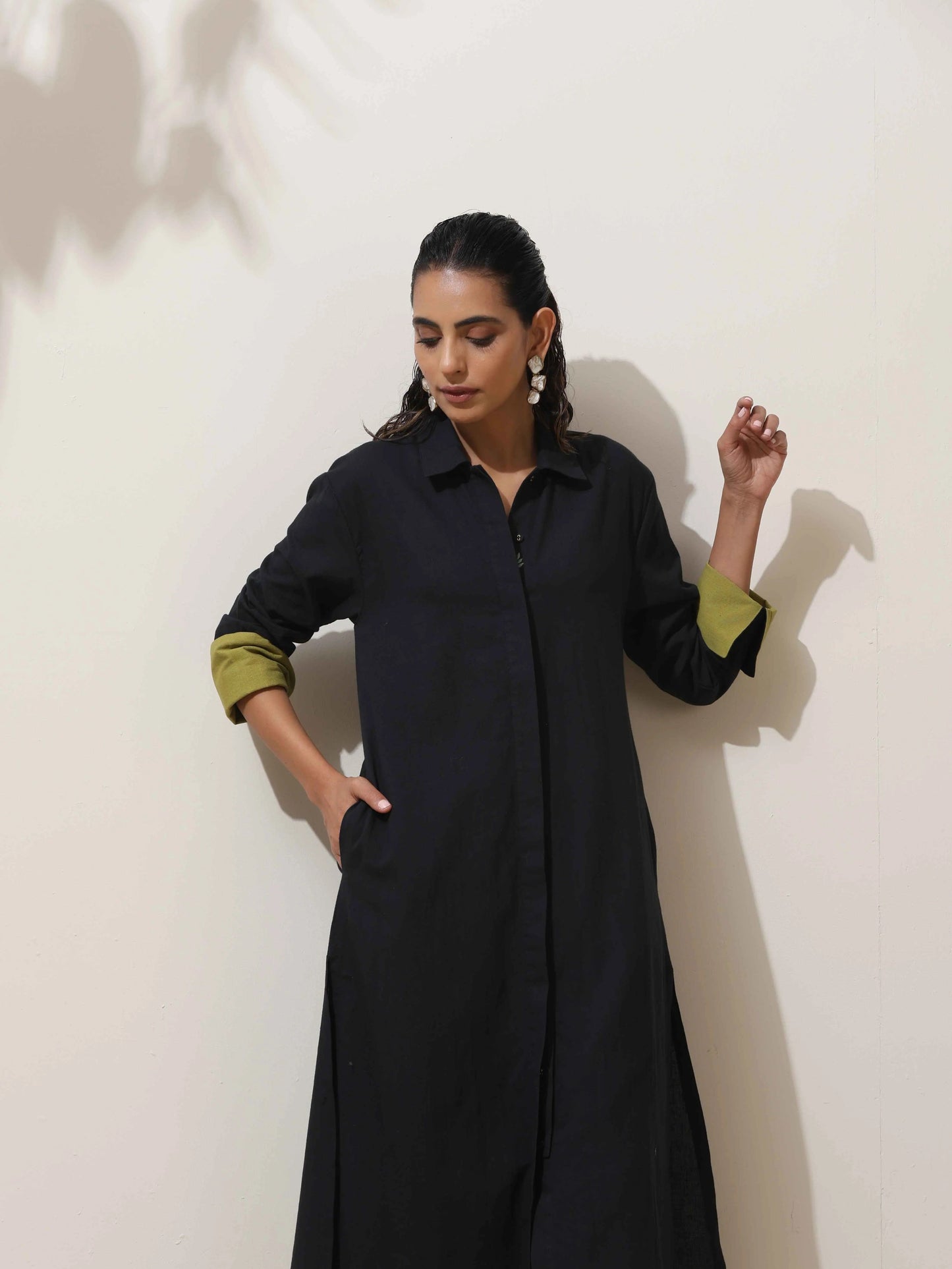 trueBrowns Black Cotton Linen Kurta Pant Set | Swadesiicart