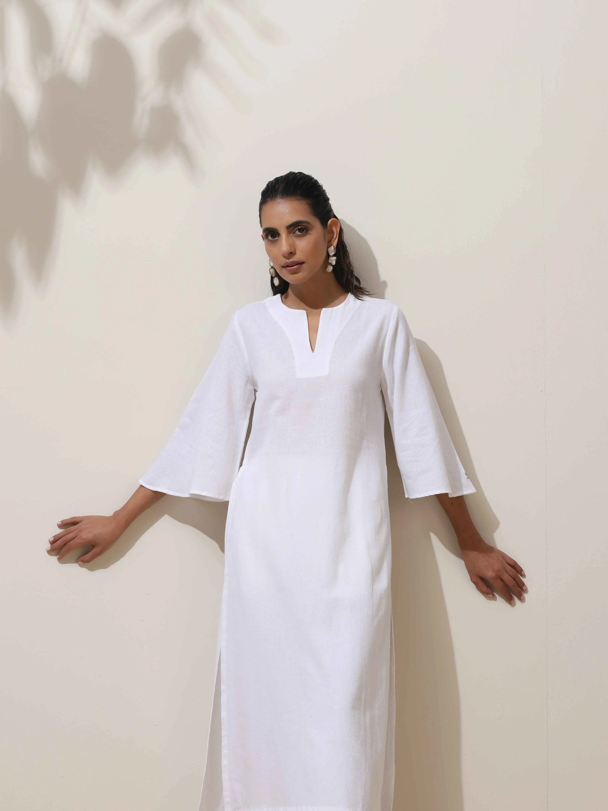 trueBrowns White Cotton Linen Kurta Pant Set | Swadesiicart
