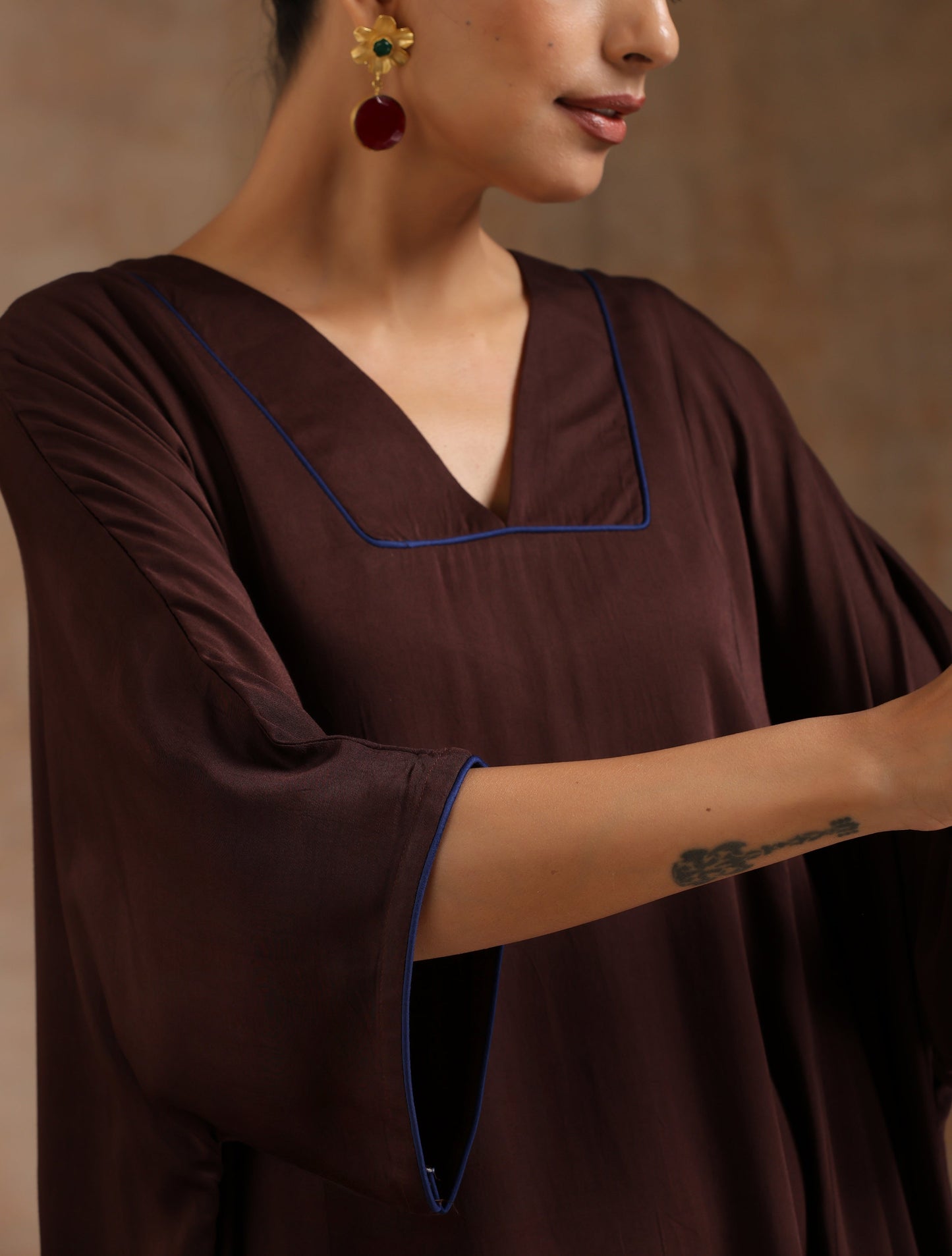 trueBrowns Cola Brown Modal Satin Oversized Kurta Set | Swadesiicart