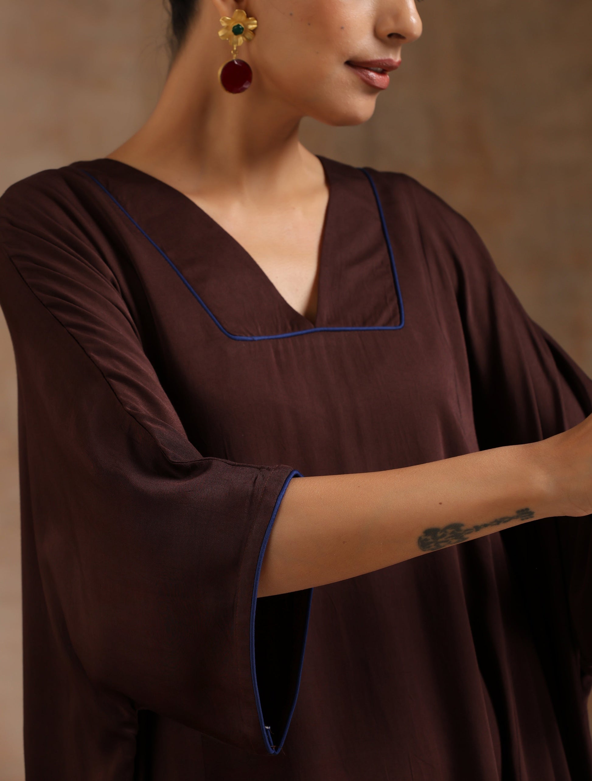 trueBrowns Cola Brown Modal Satin Oversized Kurta Set | Swadesiicart