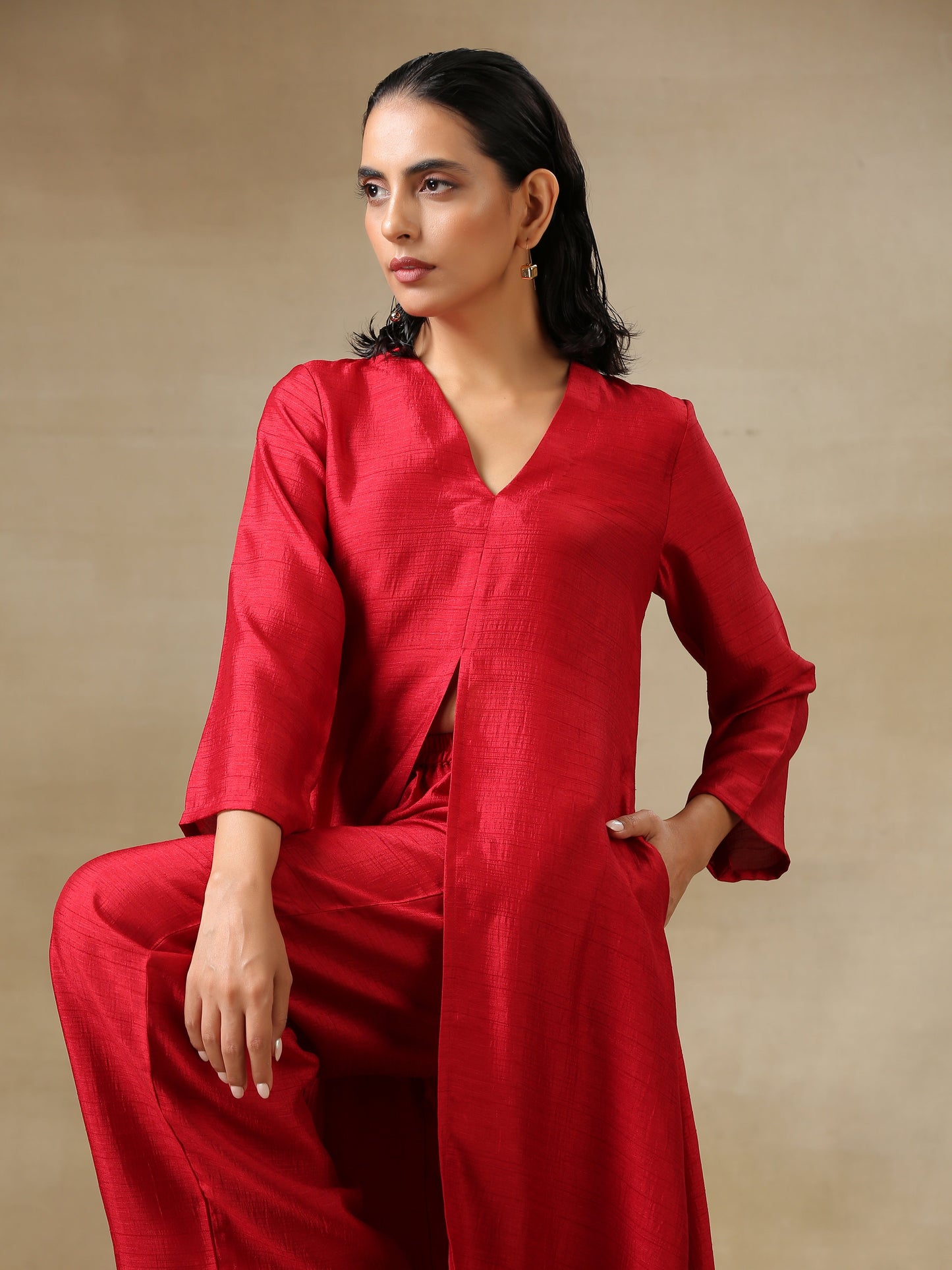trueBrowns Maroon Textured Silk Front Slit Kurta Pant Set | Swadesiicart