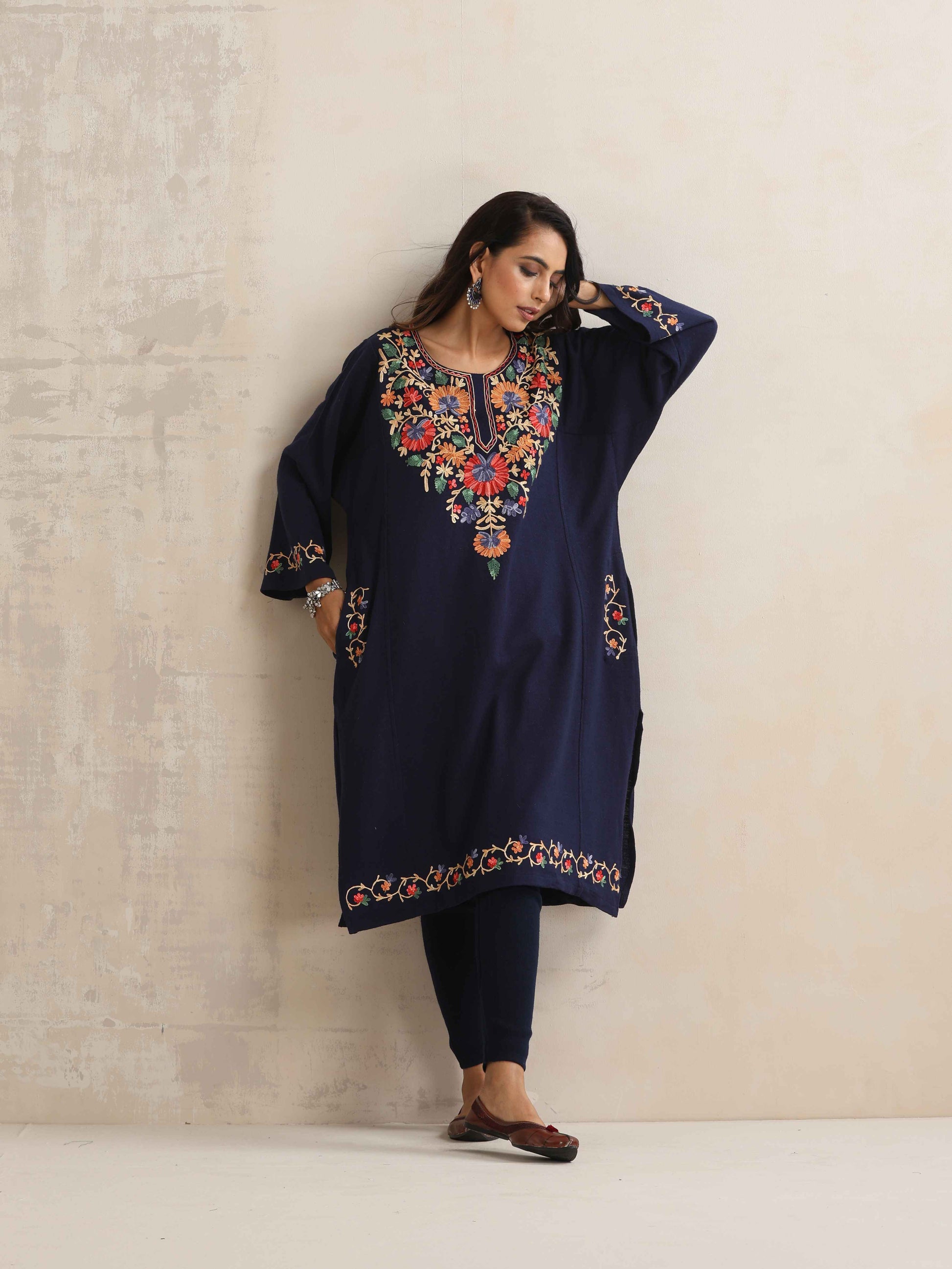 trueBrowns Blue Kashmiri Floral Embroidered Woollen Phiran Kurta | Swadesiicart