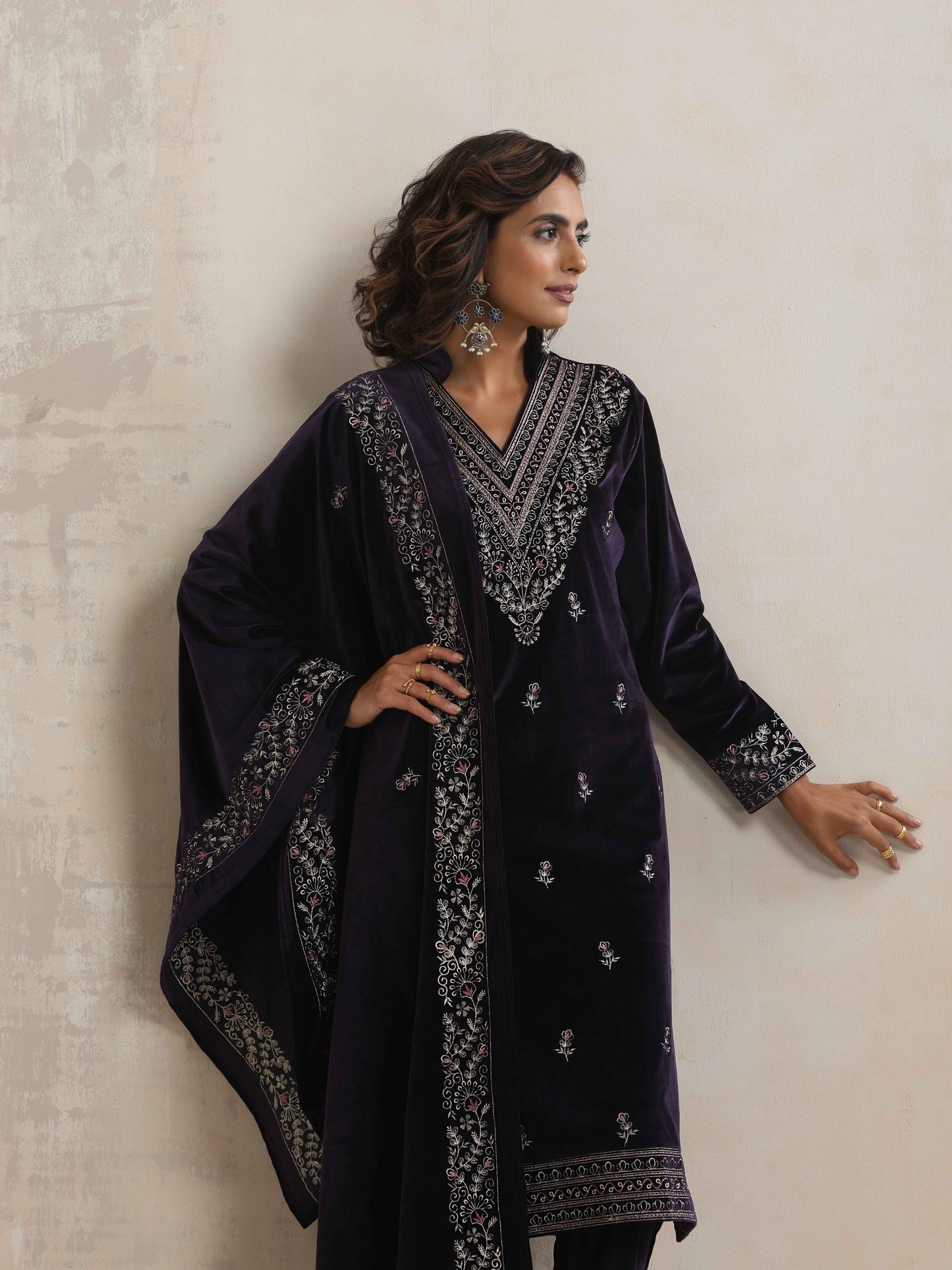 trueBrowns Purple Velvet Embroidered Kurta Pant Dupatta Set | Swadesiicart