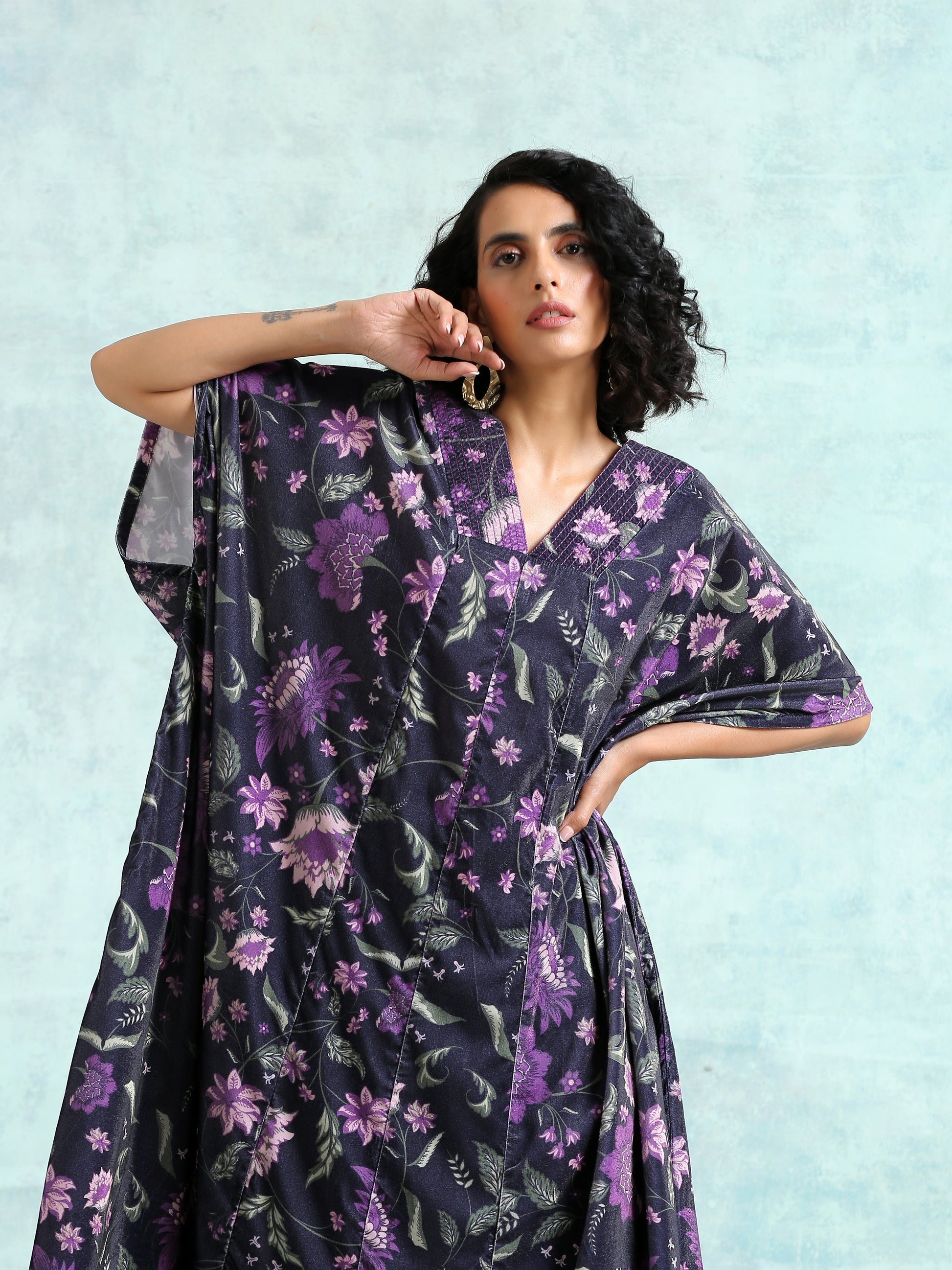 trueBrowns Black Printed Velvet Kaftan Kurta | Swadesiicart