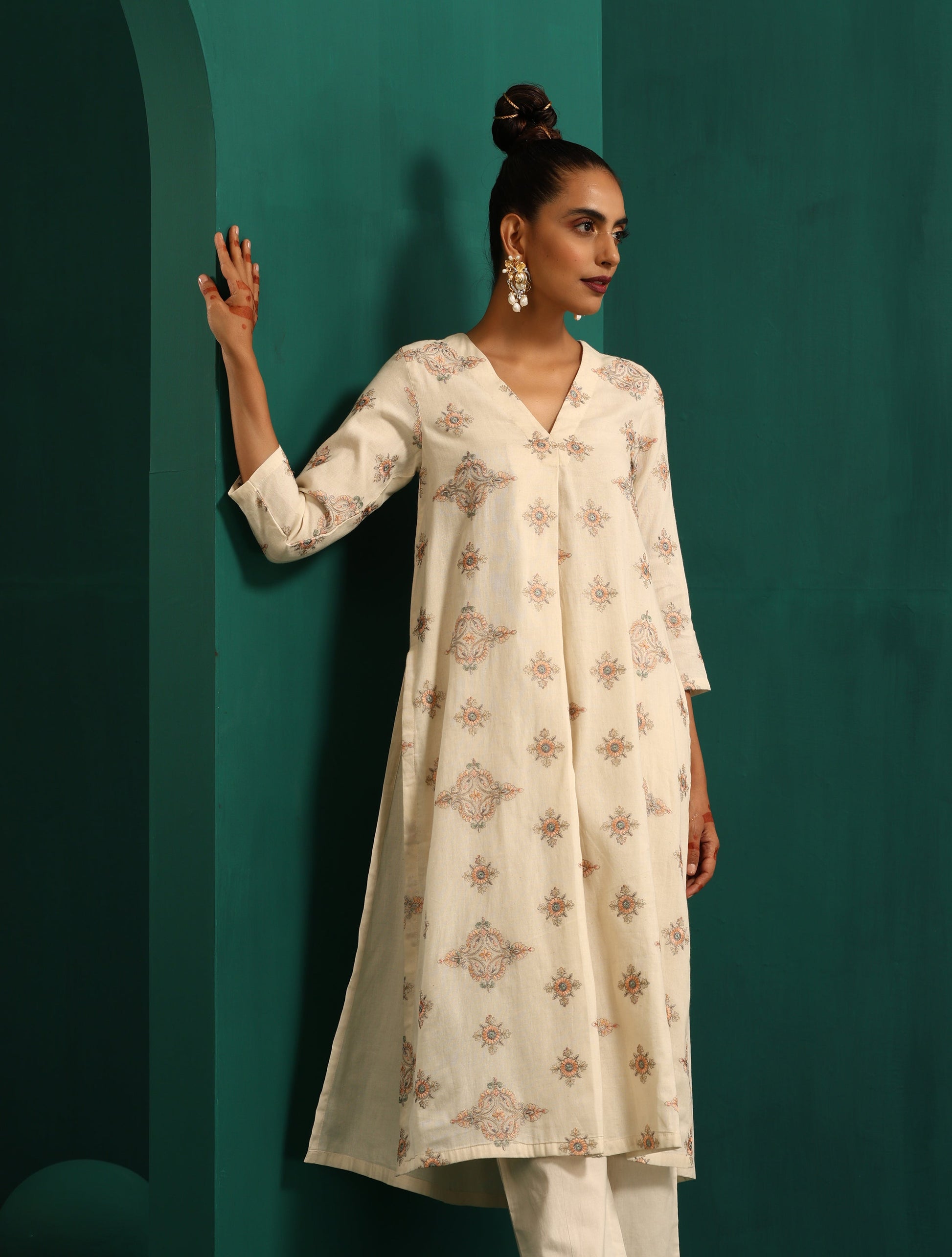 trueBrowns Ivory Peach Cotton Front Pleat Kurta Pant Set | Swadesiicart