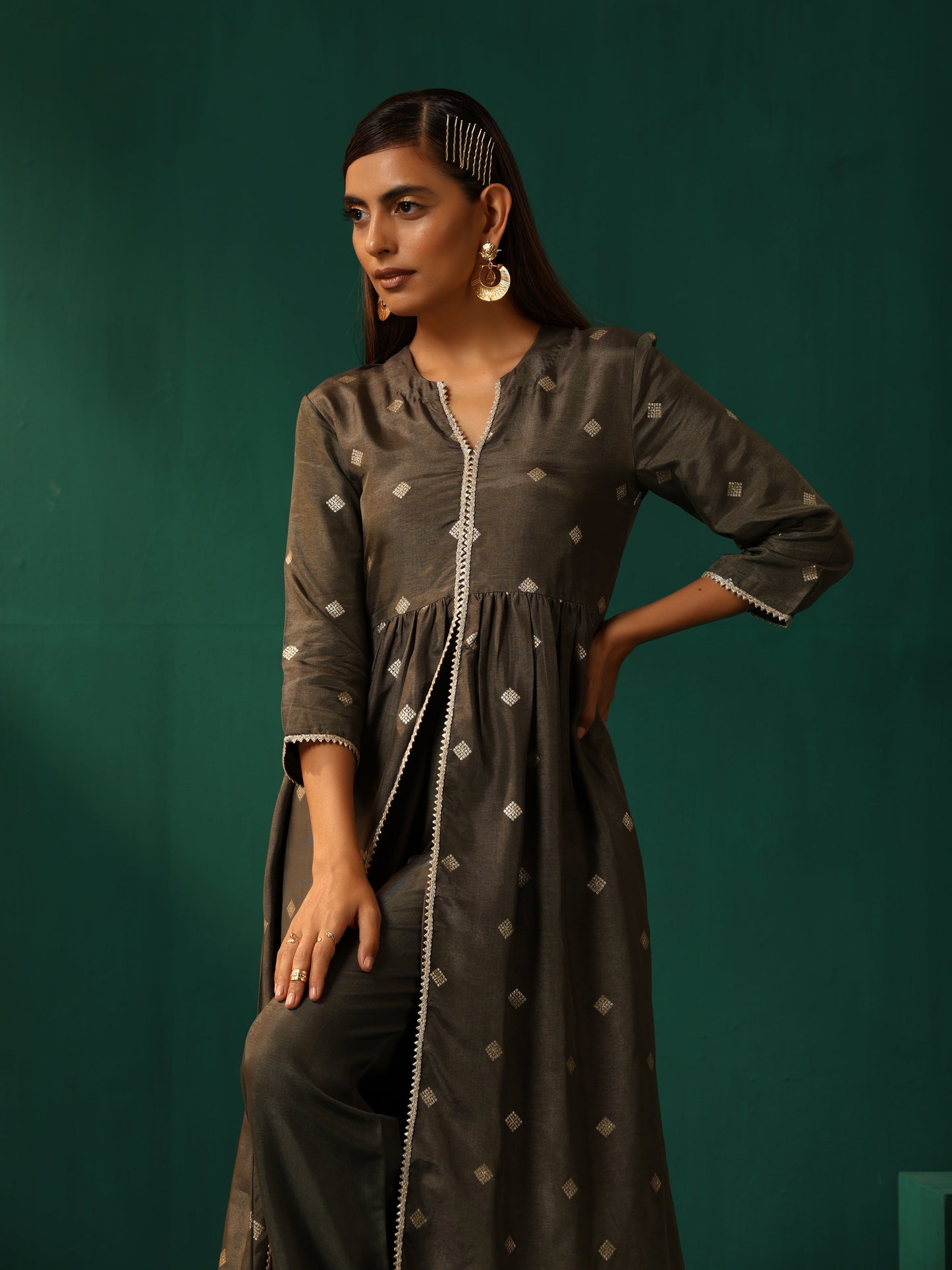 trueBrowns Grey Diamond Viscose Silk Front Slit Kurta Pant Set | Swadesiicart
