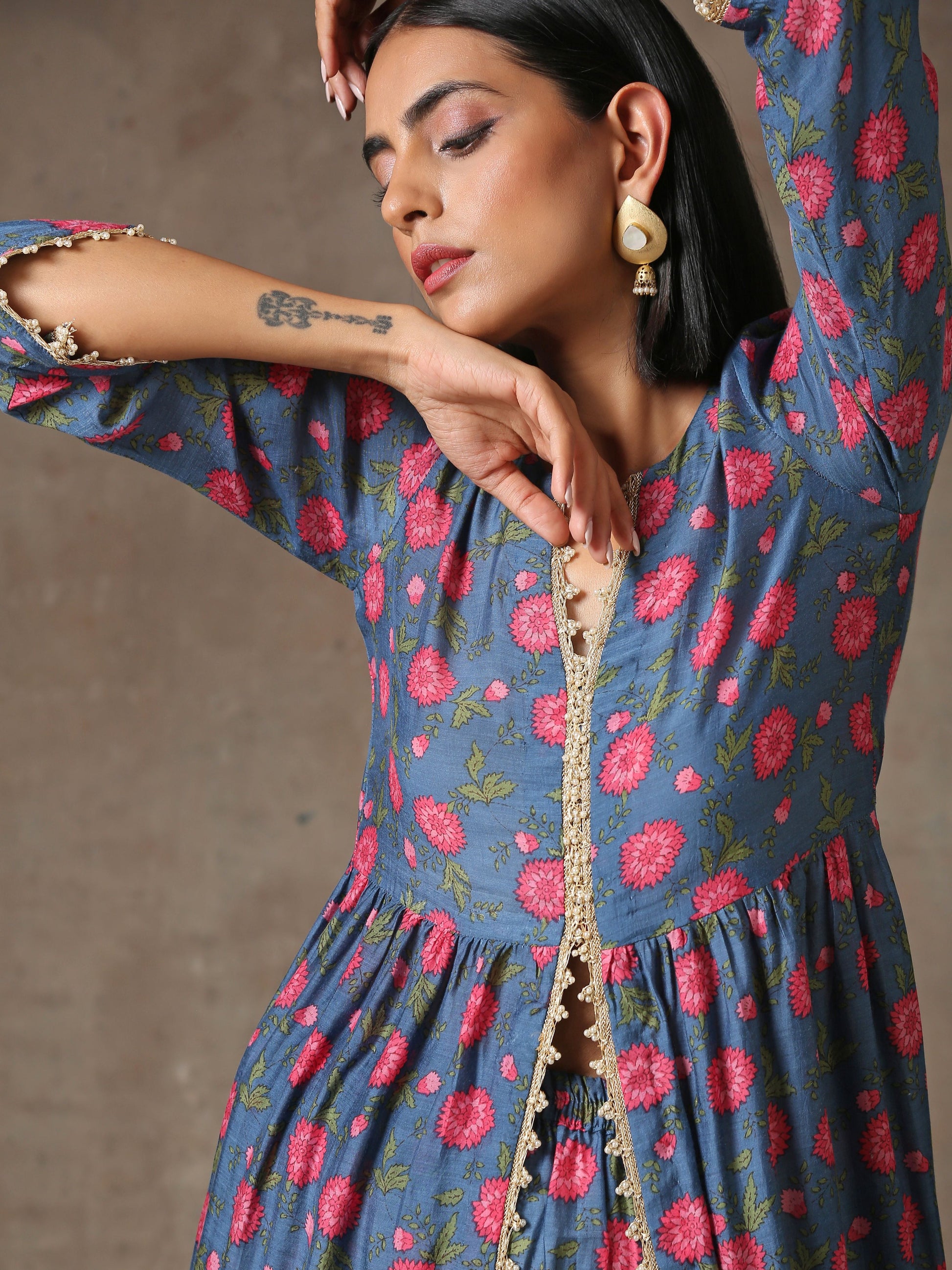 trueBrowns Blue Pink Printed Silk Kurta Pant Set | Swadesiicart