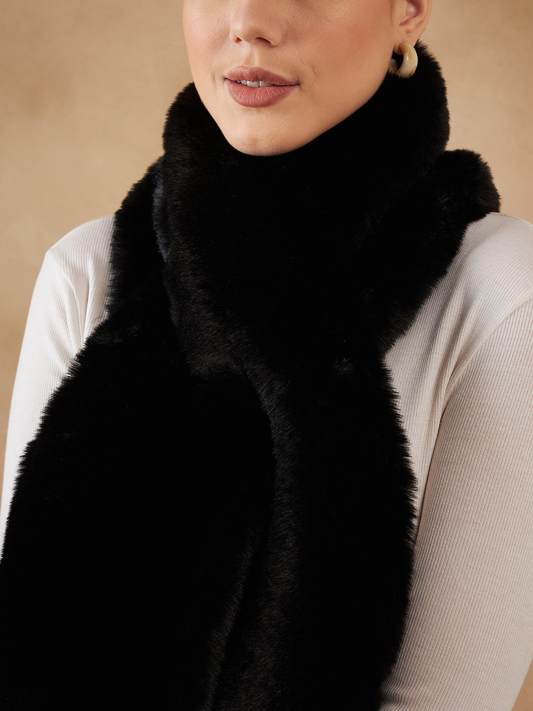 InWeave Women's Black Faux Fur Neck Warmer - Swadesiicart