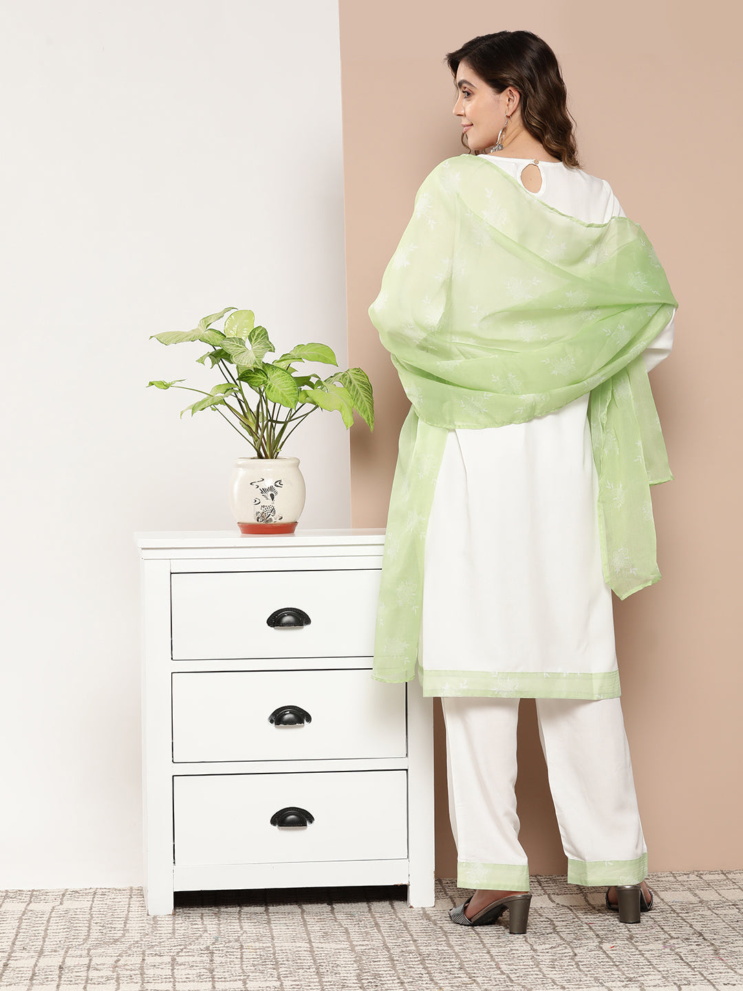 InWeave Women's Cream Straight Kurta Set W Green White Print Organza Dupatta - Swadesiicart