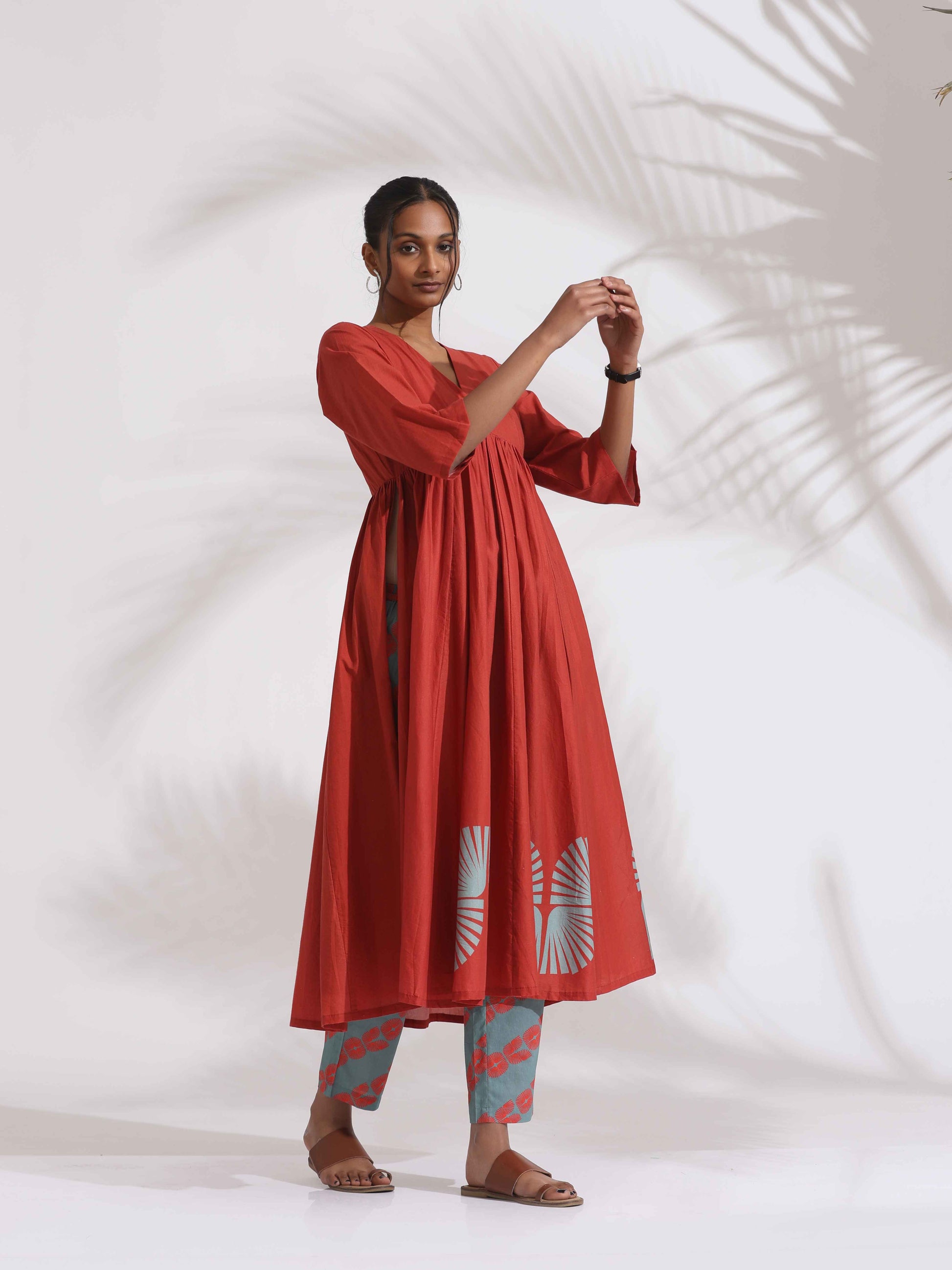 trueBrowns Red Cotton Print Flared Kurta Set | Swadesiicart