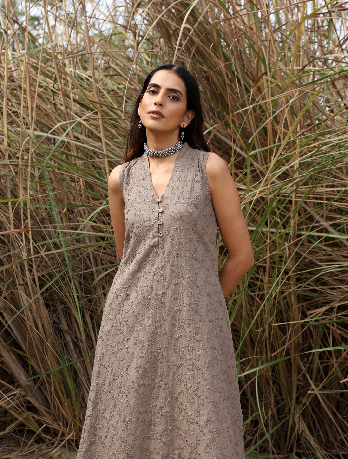 trueBrowns Grey Cotton Embroidered S/L Kurta Set | Swadesiicart
