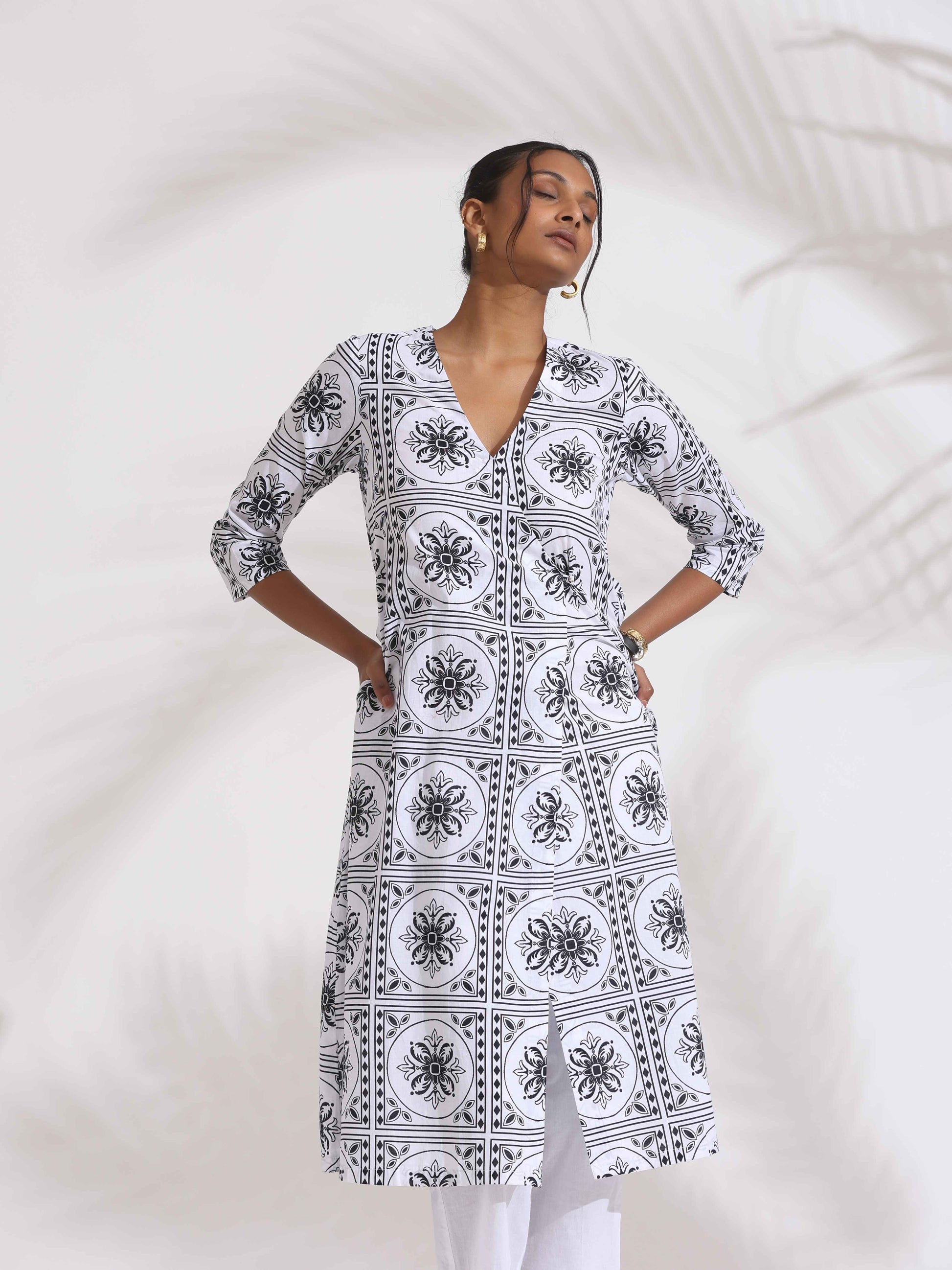 trueBrowns White Cotton Geometric Print Angrakha Kurta Set | Swadesiicart