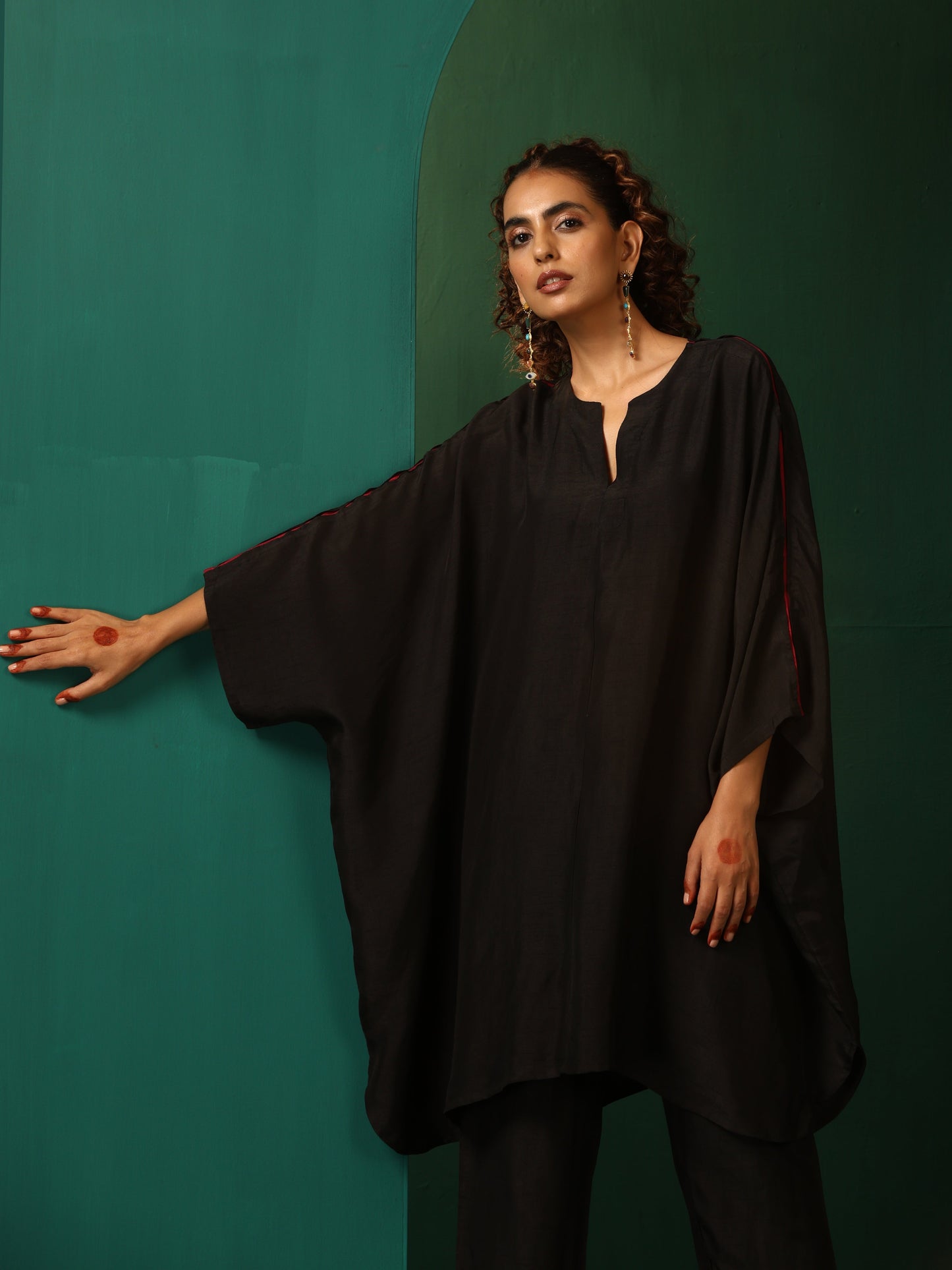 trueBrowns Black Silk Kaftan Pant Set | Swadesiicart