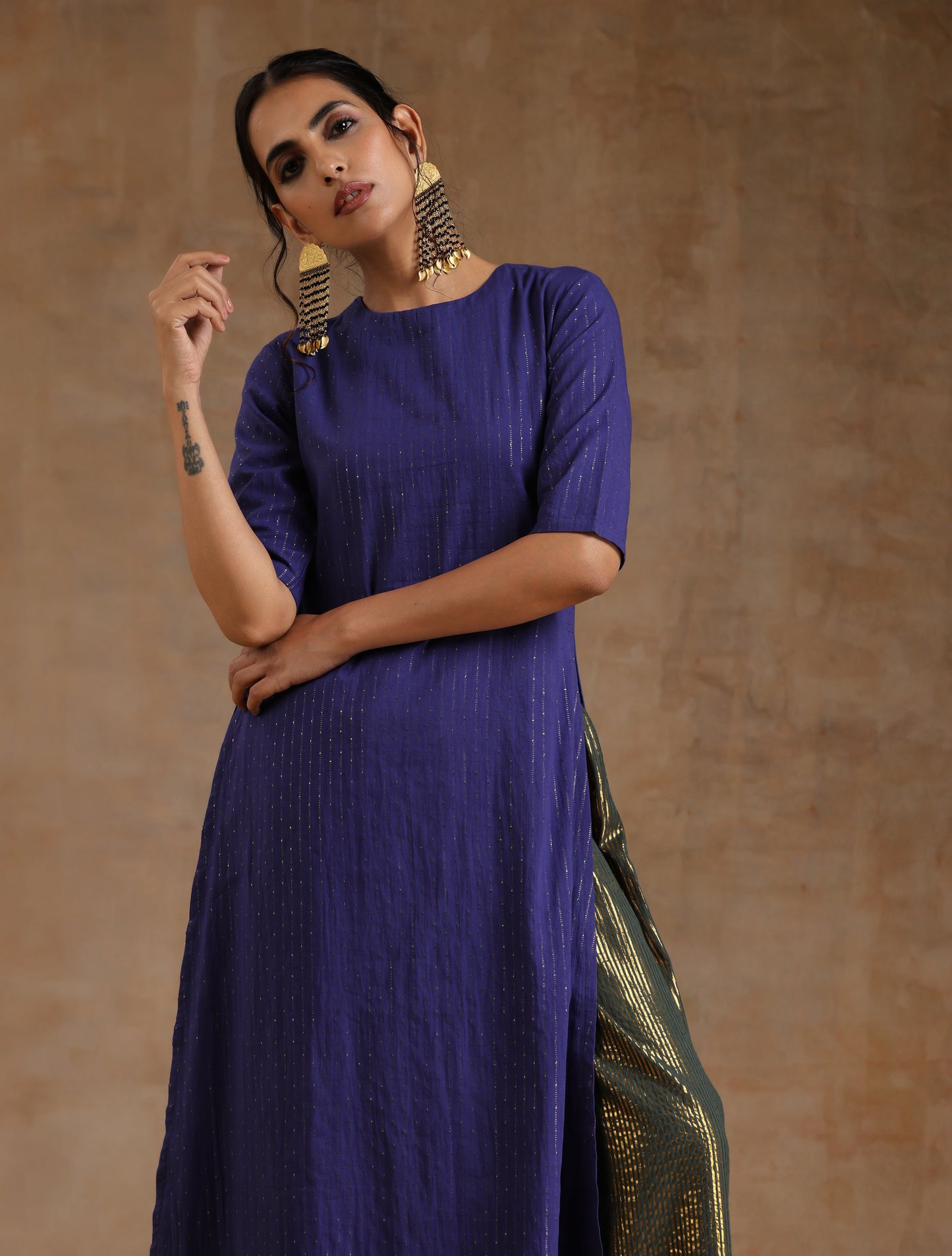 trueBrowns Spectrum Blue Gold Cotton High Slit Kurta Set | Swadesiicart