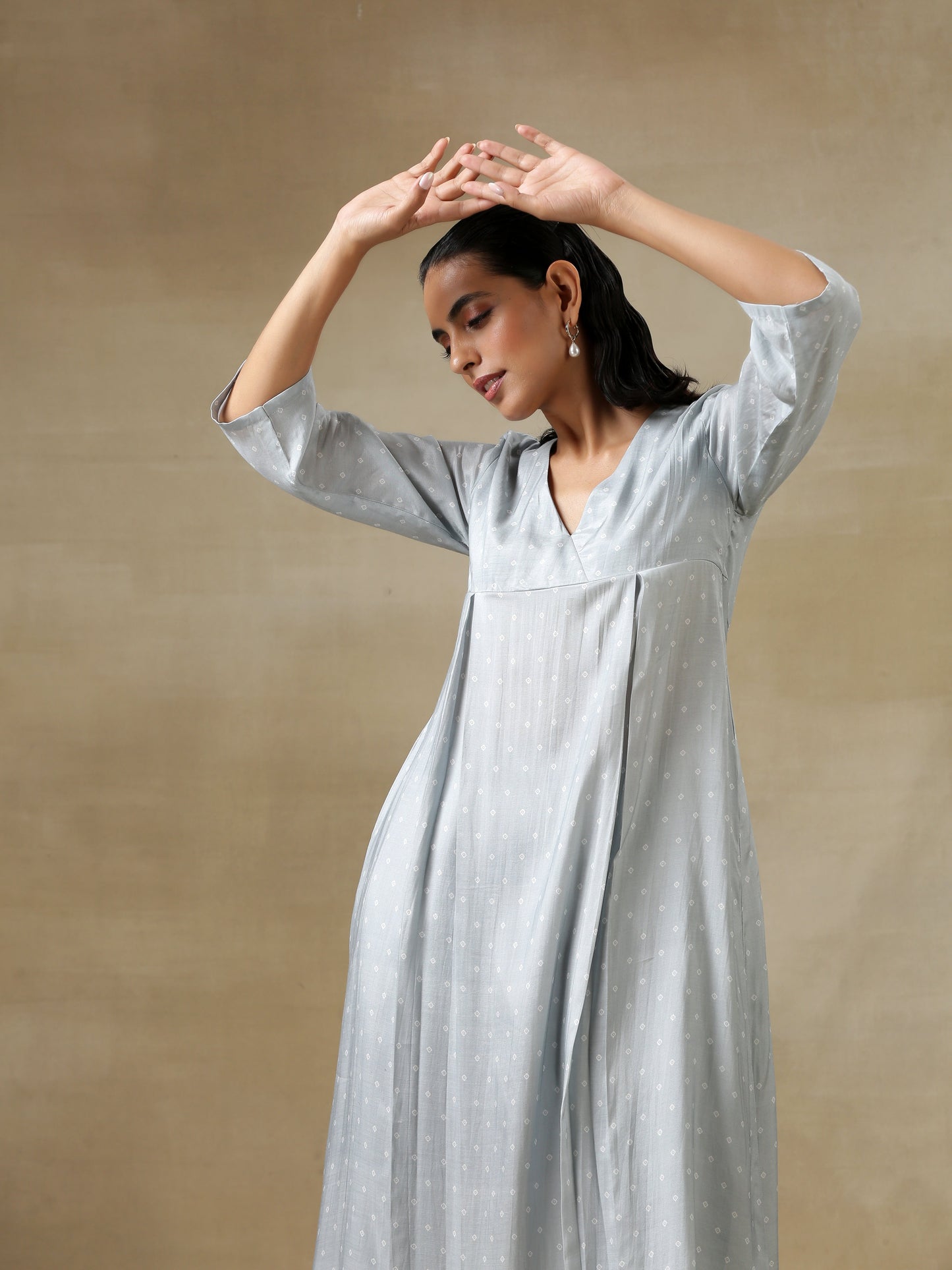 trueBrowns Grey Bandhani Printed Silk Yoke Kurta Pant Set | Swadesiicart