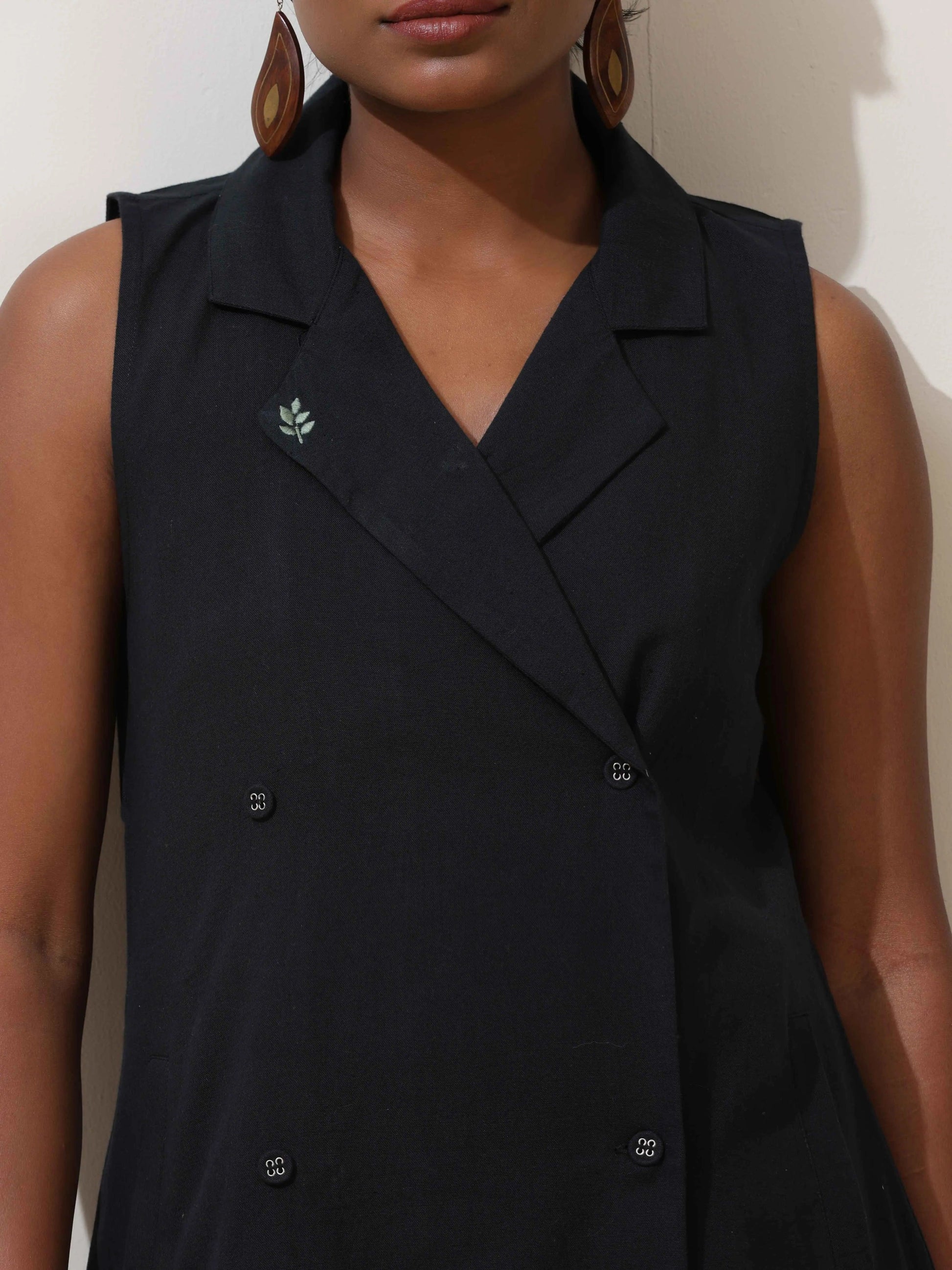 trueBrowns Black Cotton Linen Dress | Swadesiicart