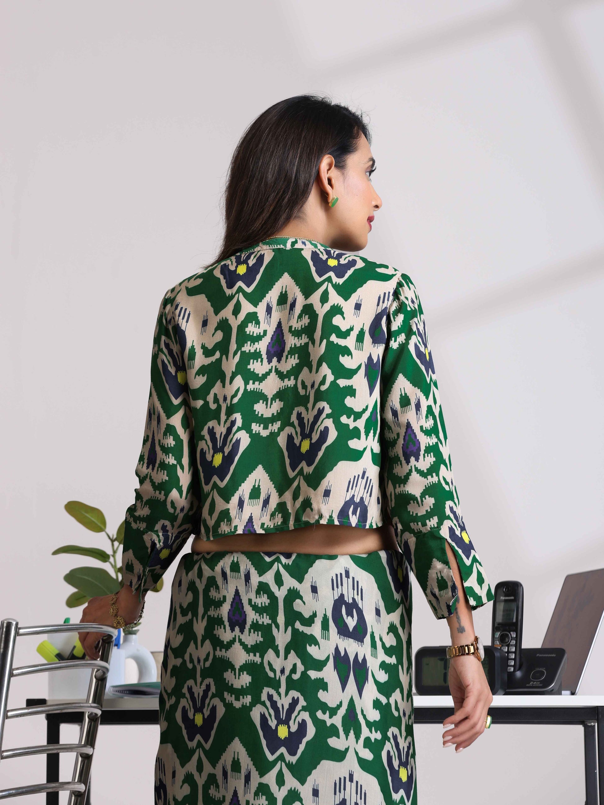 trueBrowns Green Muslin Ikat Shirt Blouse | Swadesiicart