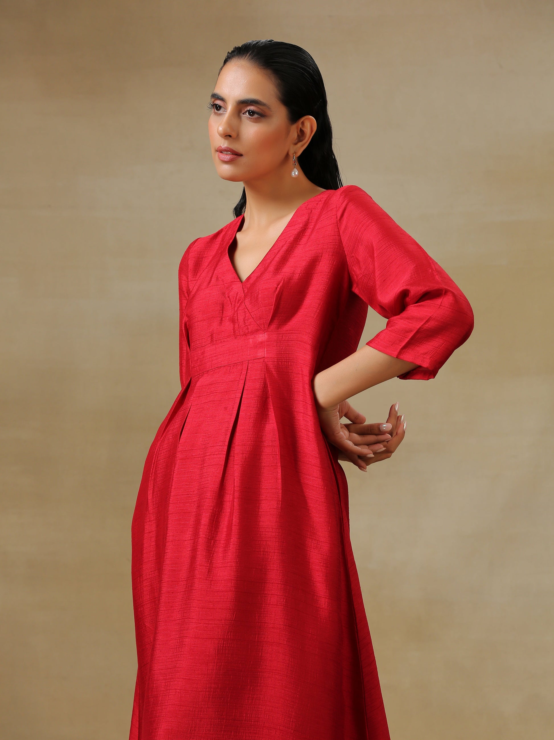 trueBrowns Maroon Textured Silk Overlap Pleat Kurta Pant Set | Swadesiicart