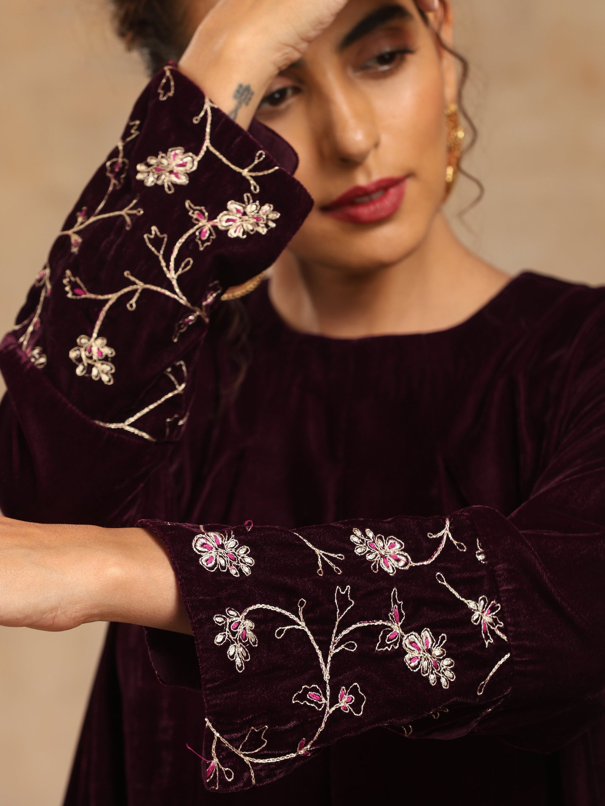 trueBrowns Wine Velvet Embroidered Kurta | Swadesiicart