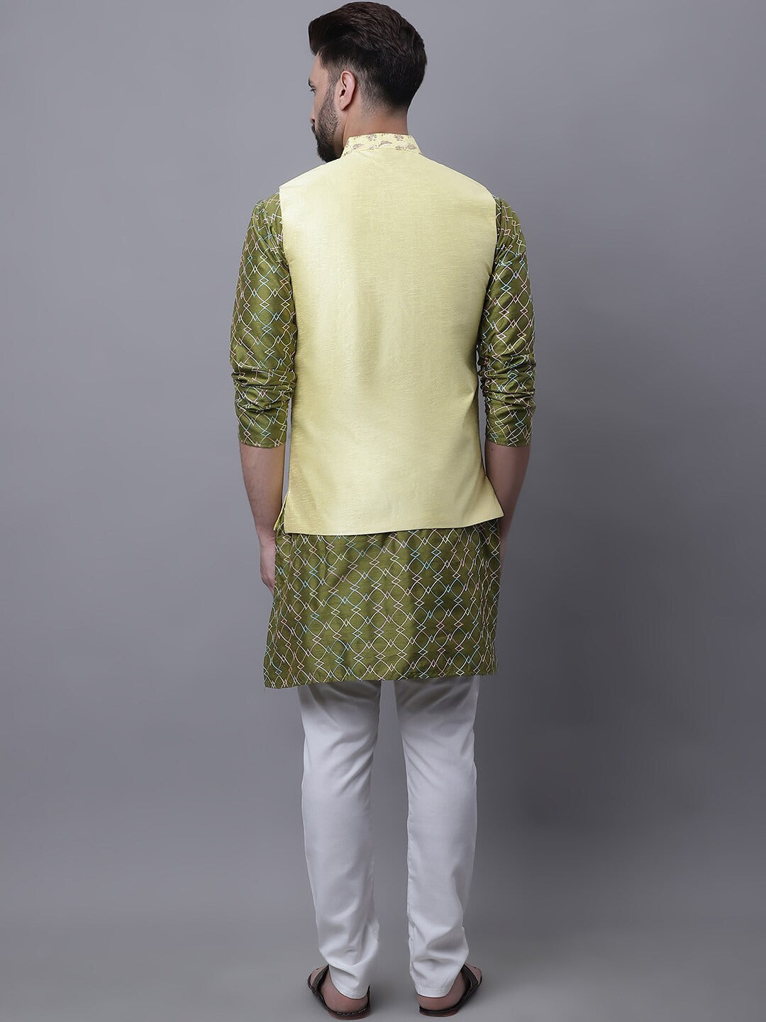 Sojanya Men Embroidered Regular Thread Work Kurta With Pyjamas & Nehru Jacket | Swadesiicart