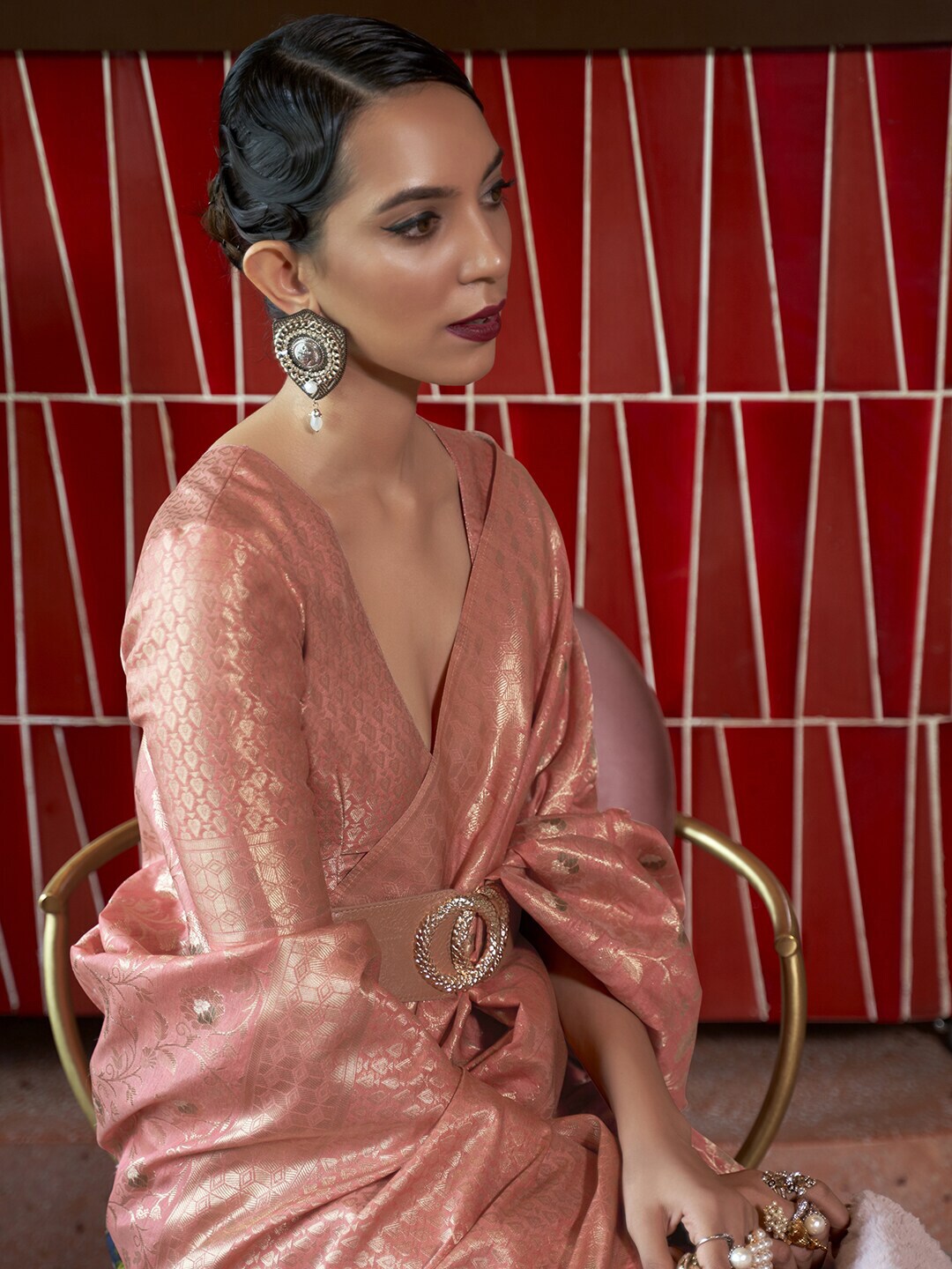 Mitera Pink & Gold-Toned Woven Design Zari Silk Blend Banarasi Saree | Swadesiicart
