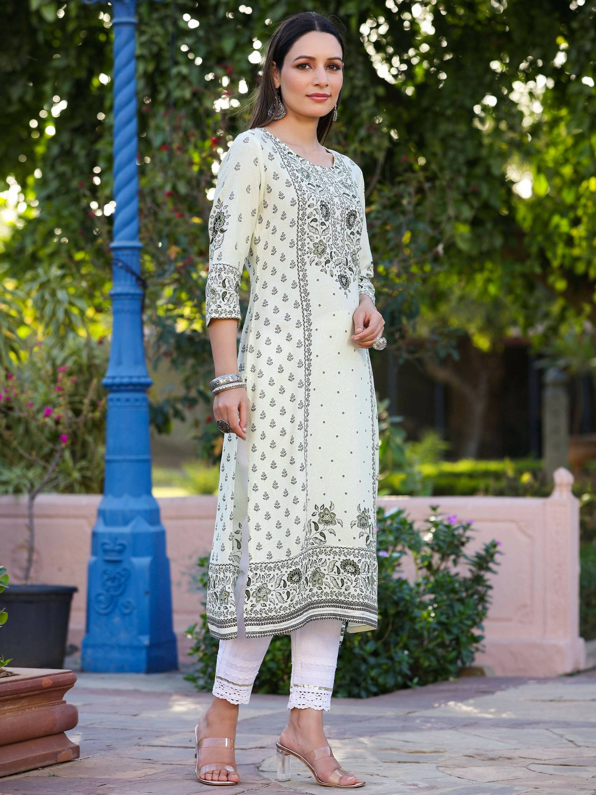 Juniper Women's Green Rayon Staple Kalamkari Floral Placement Printed Kurta | Swadesiicart