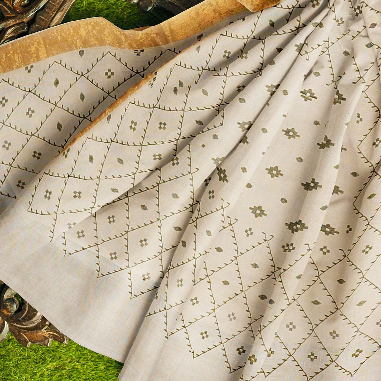 Exclusive Collection 100% Pure Cotton Off White Pesta Saree With Printed Work - Swadesiicart