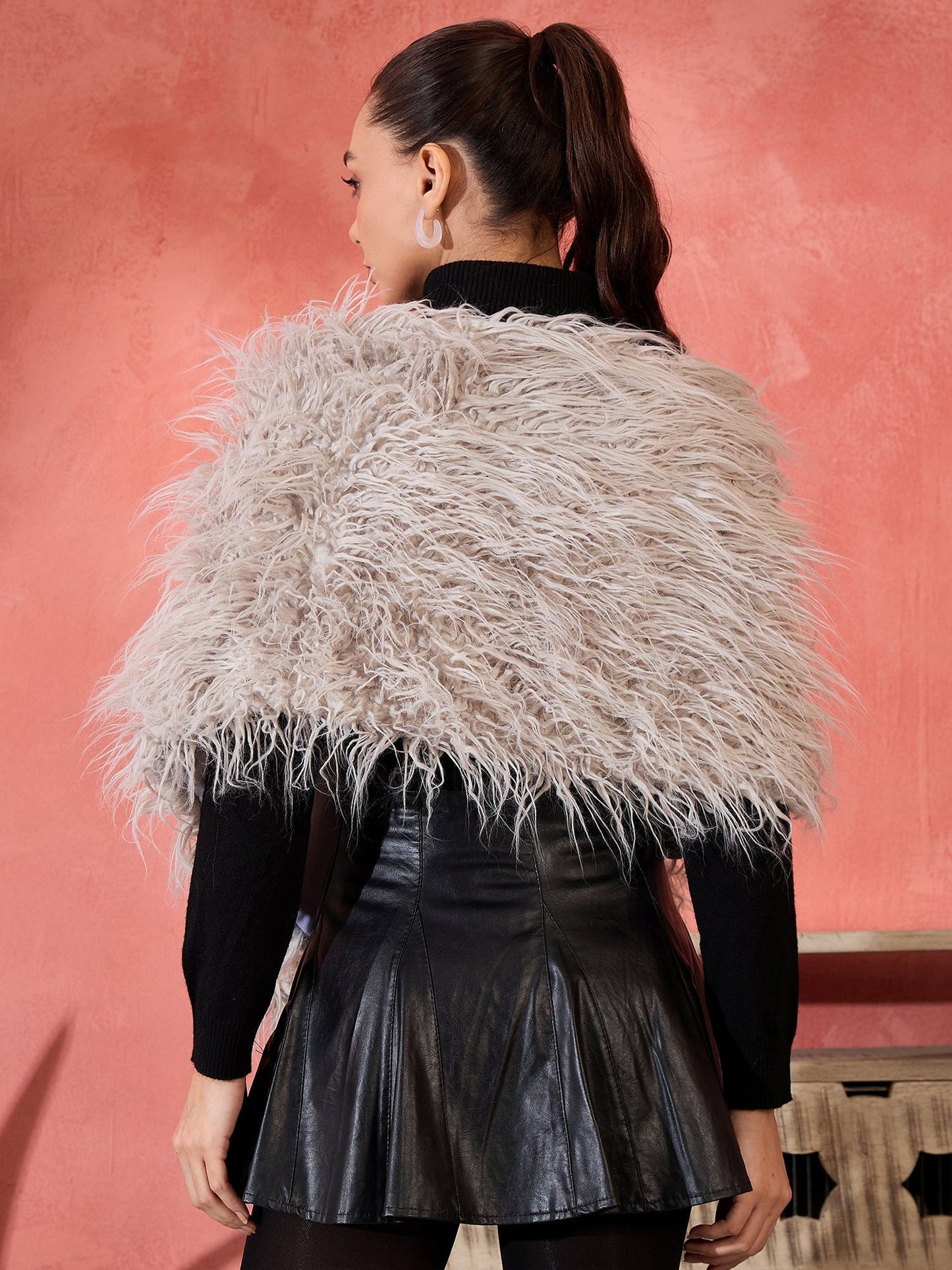 InWeave Light Grey Thread Fur Cape - Swadesiicart